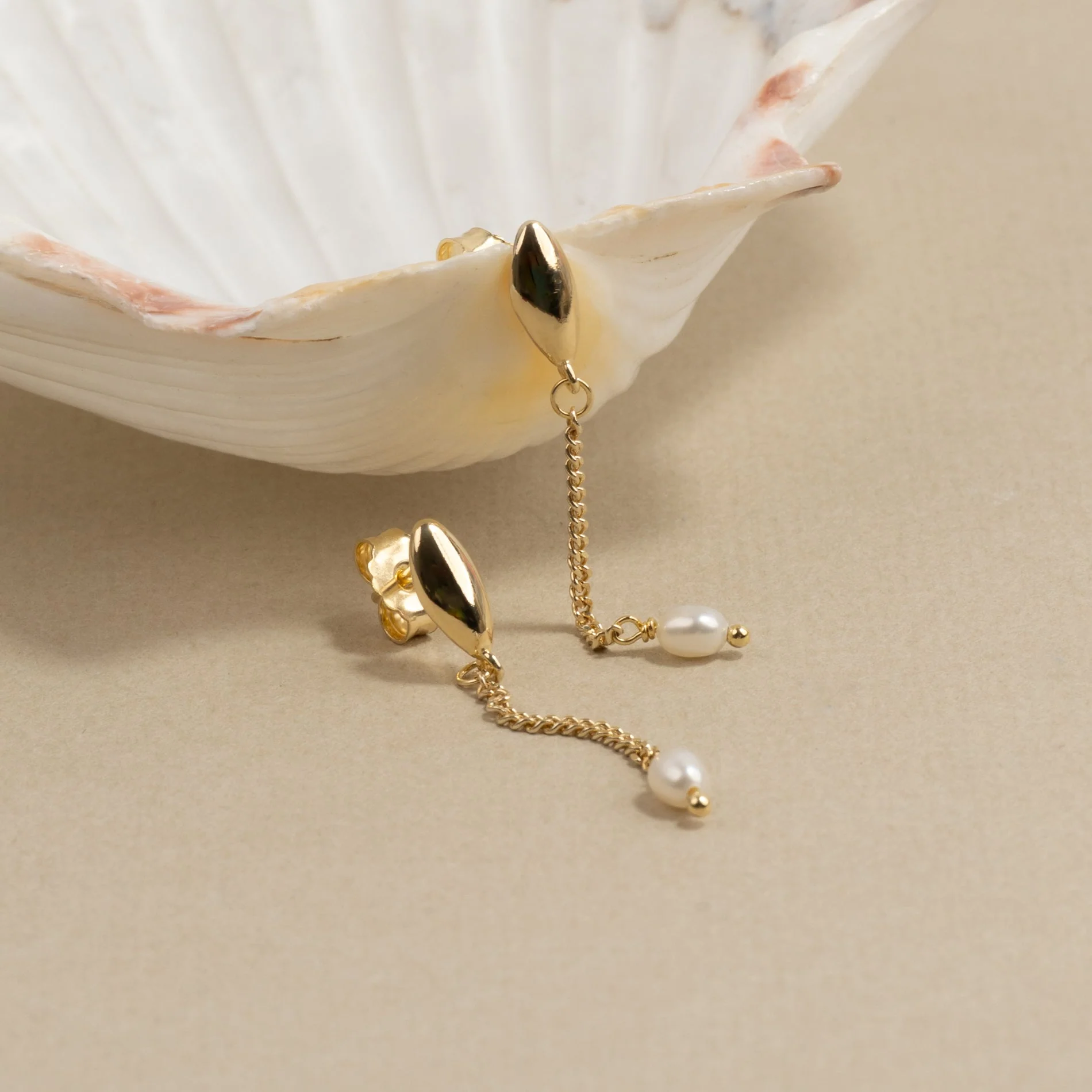 ALBA PEARL GOLDEN DROP EARRING
