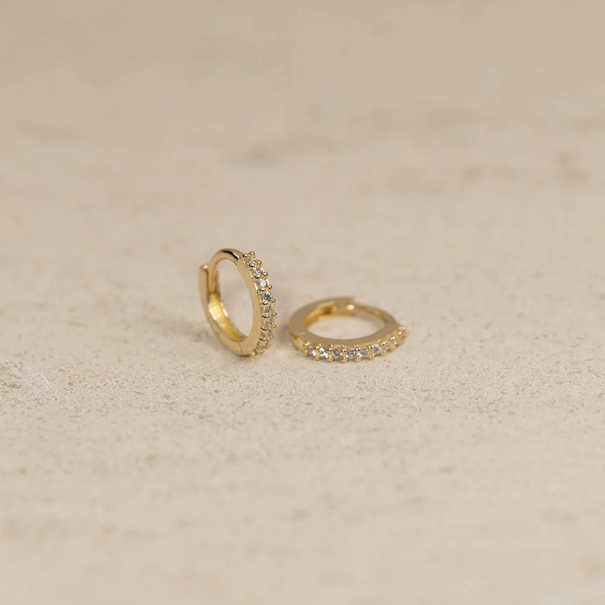 ALISSA CRYSTAL SOLID GOLD CREOL EARRING - 10mm