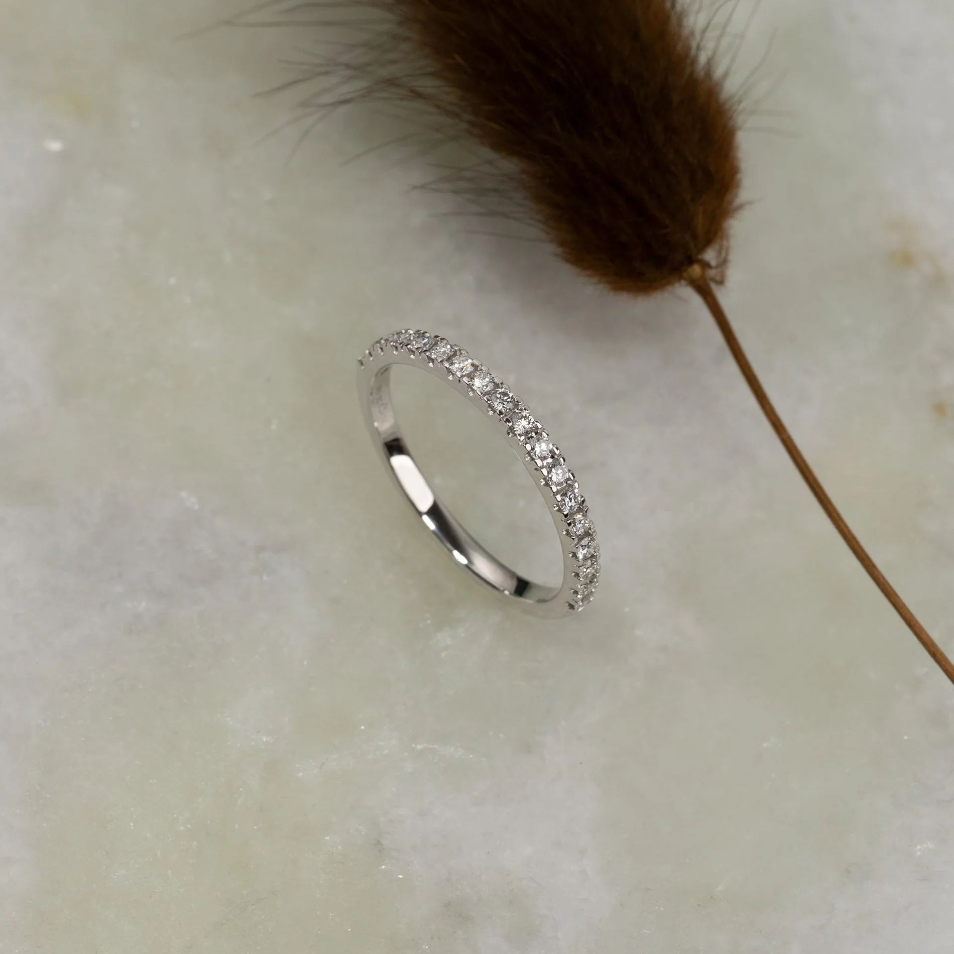 ALLIANCE DIAMOND RING - Image 2