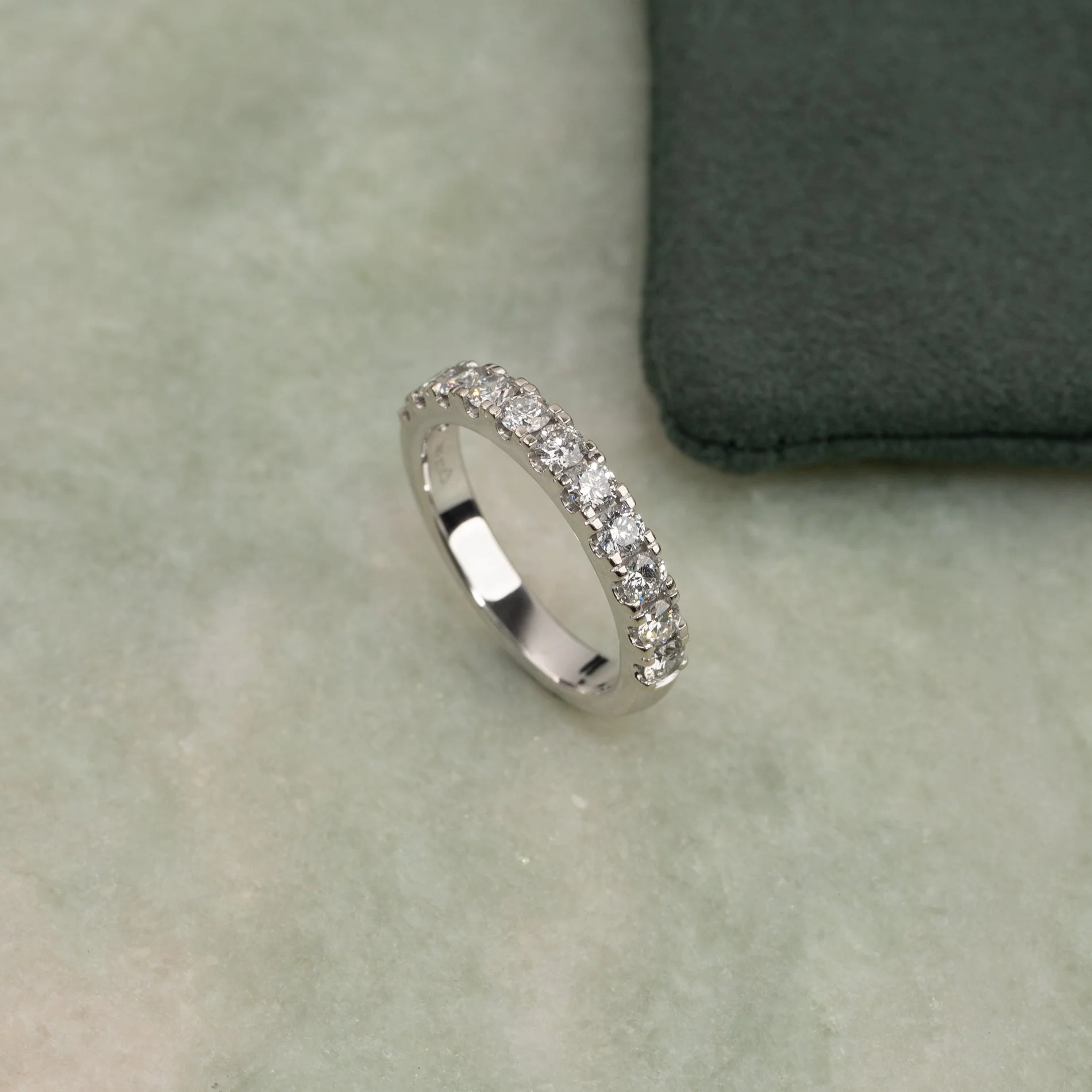 ALLIANCE DIAMOND RING - Image 7