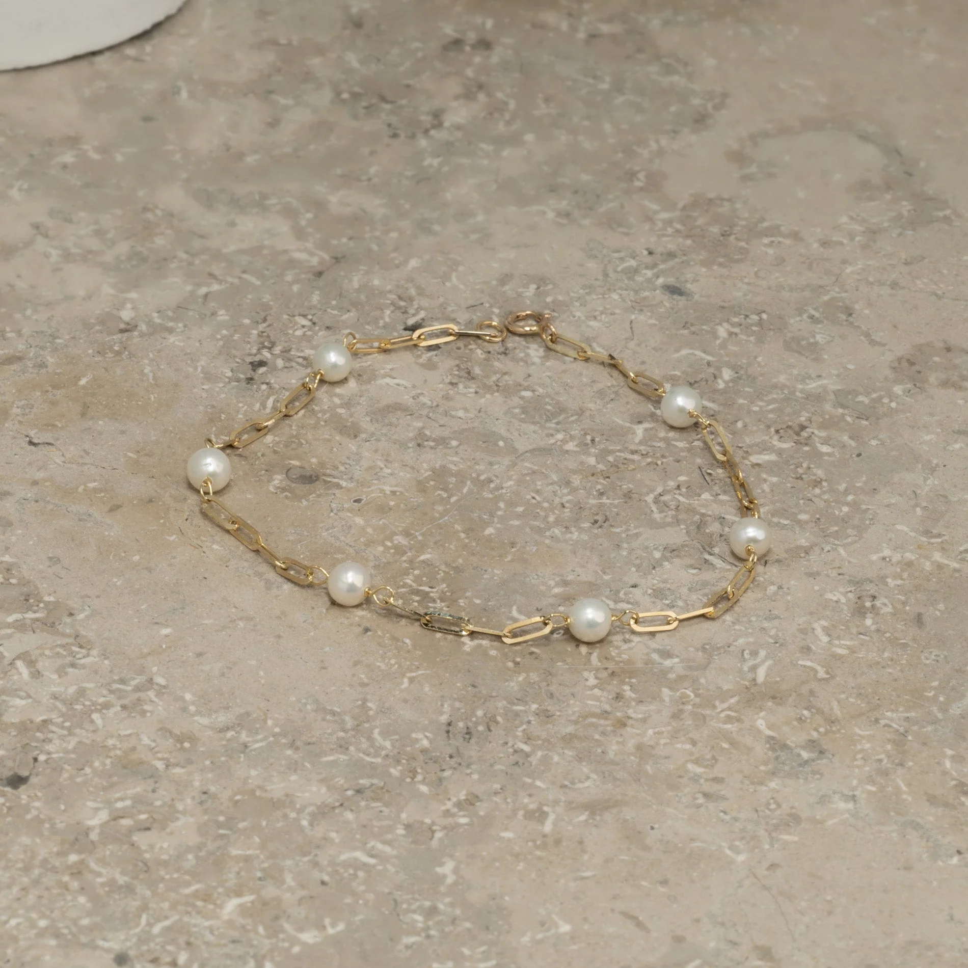 ALMA PEARL MEDIUM SOLID GOLD BRACELET - Image 5