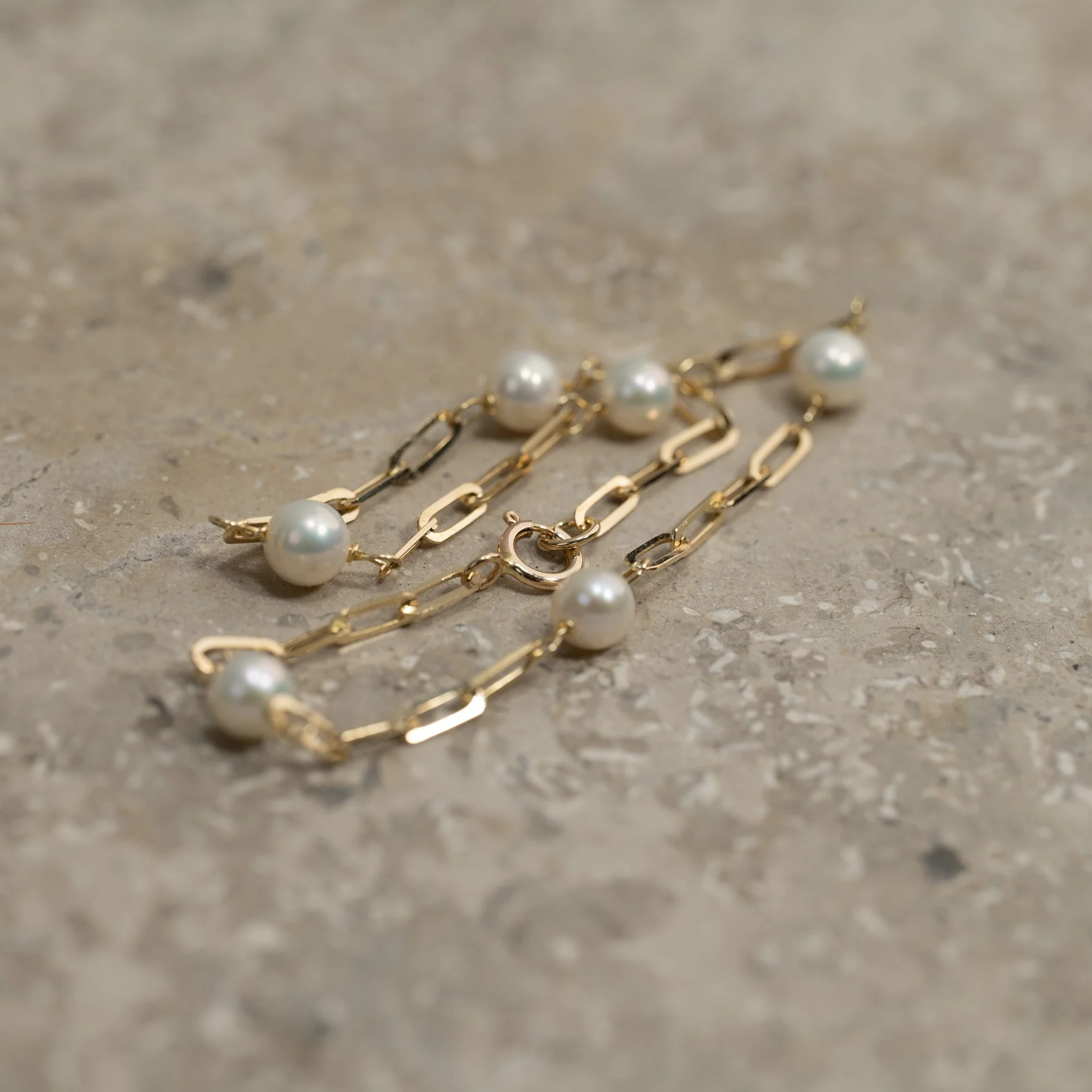 ALMA PEARL MEDIUM SOLID GOLD BRACELET - Image 9