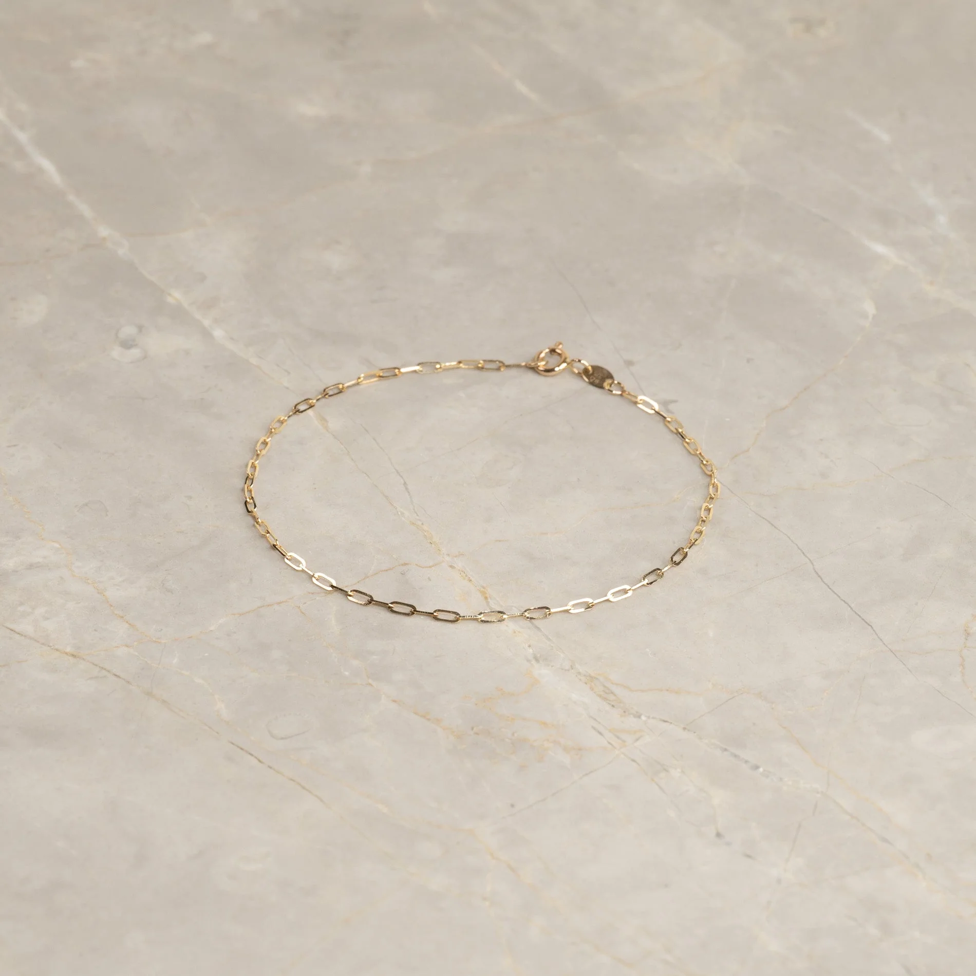 ALMA SMALL SOLID GOLD BRACELET