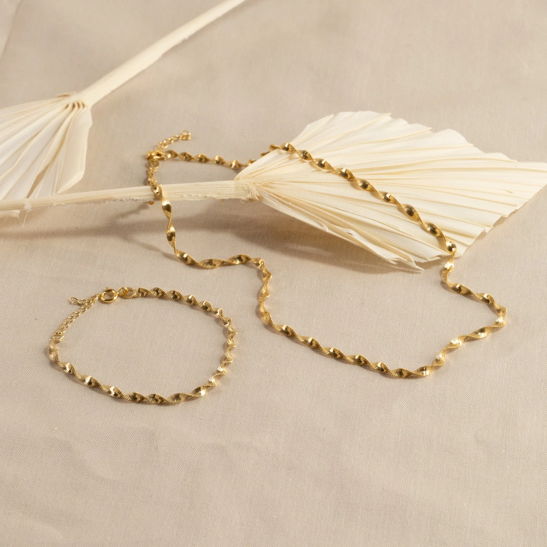 AMIE GOLDEN BRACELET - Image 9