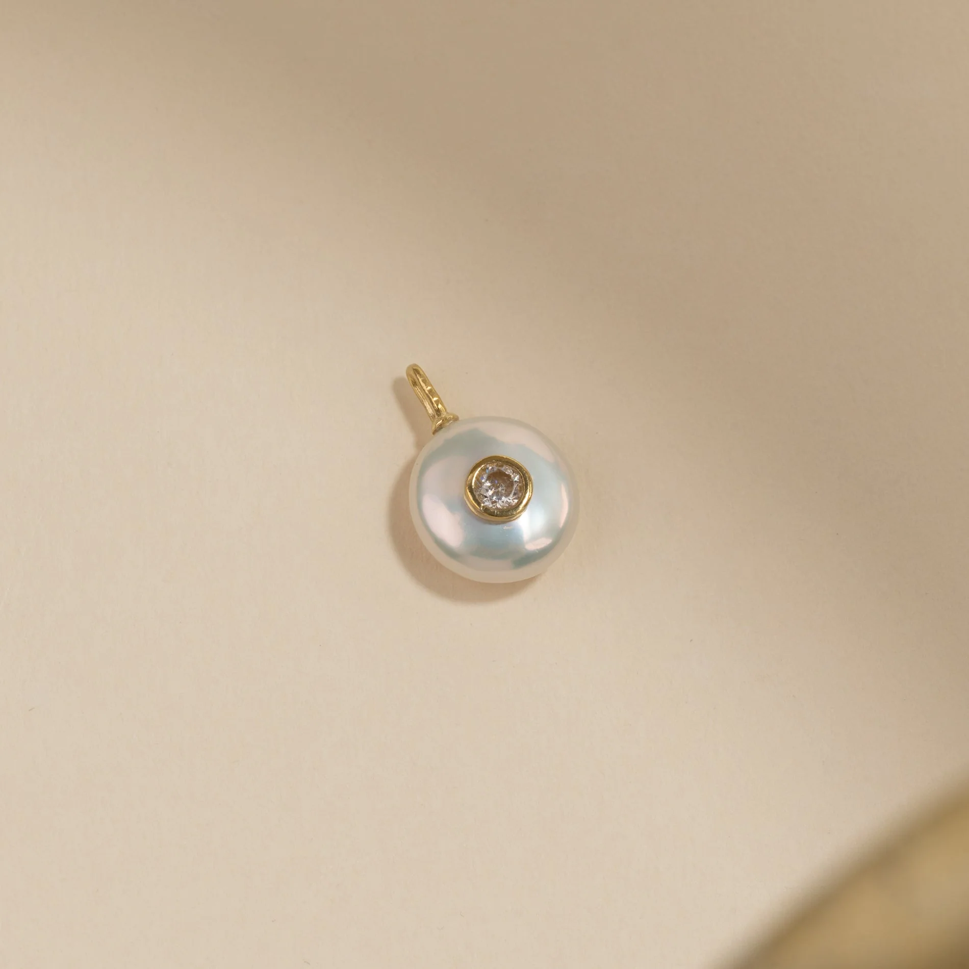 AMINA PEARL GOLDEN PENDANT