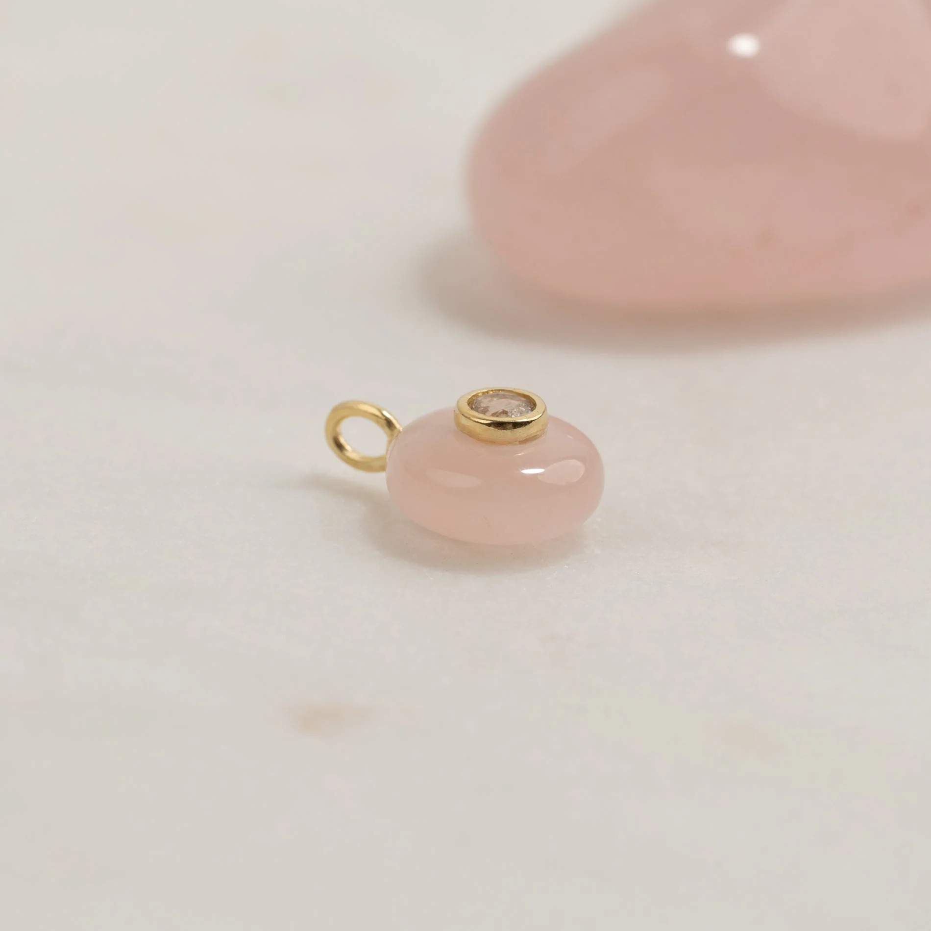 AMINA ROSE QUARTZ GOLDEN PENDANT - Image 2