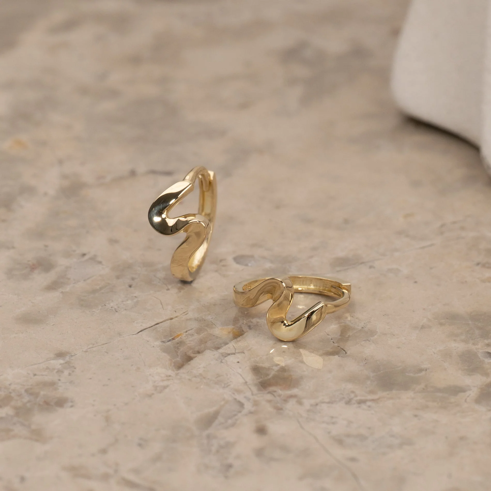 ANNA SOLID GOLD CREOL EARRING - Image 3