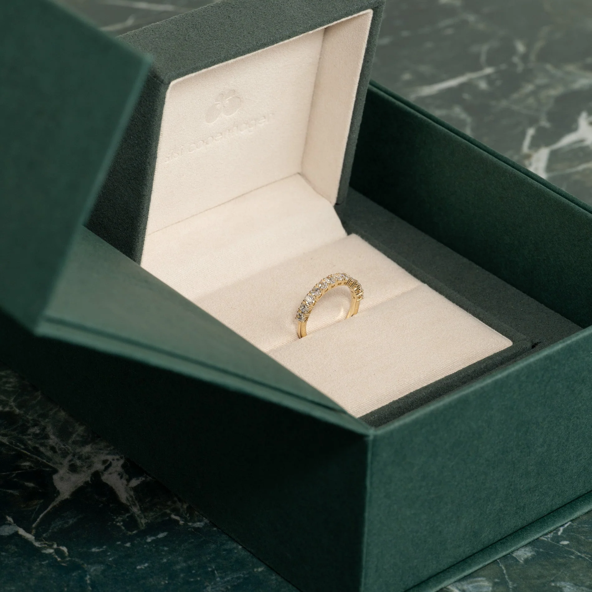 BASKET-SET OVAL-CUT ALLIANCE DIAMOND RING - Image 10