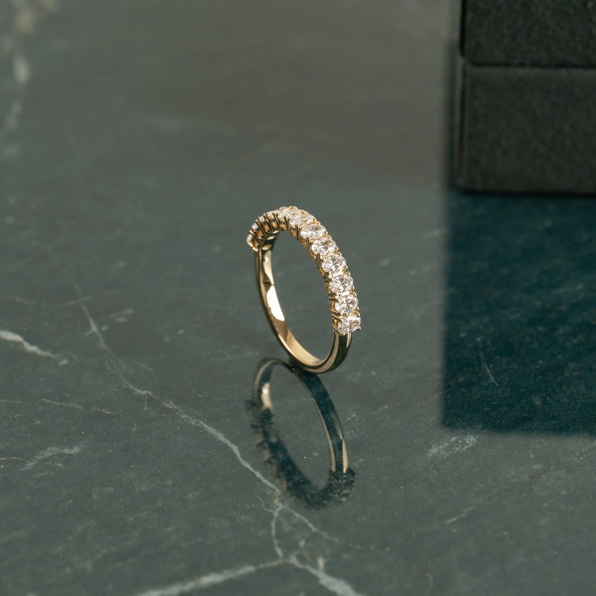 BASKET-SET OVAL-CUT ALLIANCE DIAMOND RING - Image 2