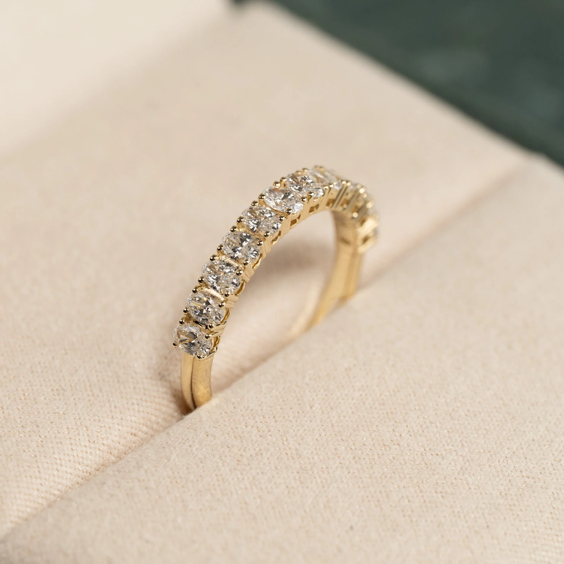 BASKET-SET OVAL-CUT ALLIANCE DIAMOND RING - Image 4