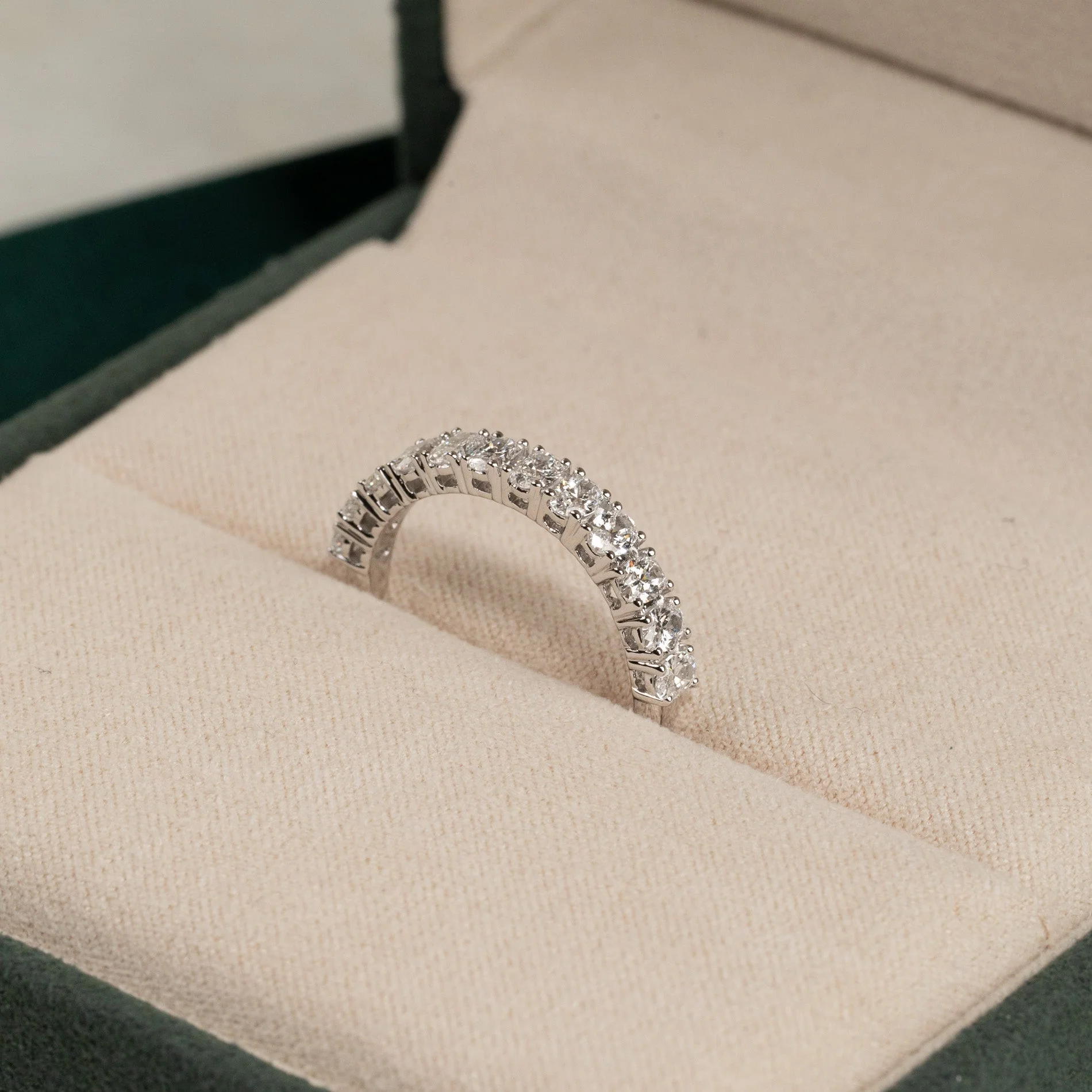 BASKET-SET OVAL-CUT ALLIANCE DIAMOND RING - Image 5