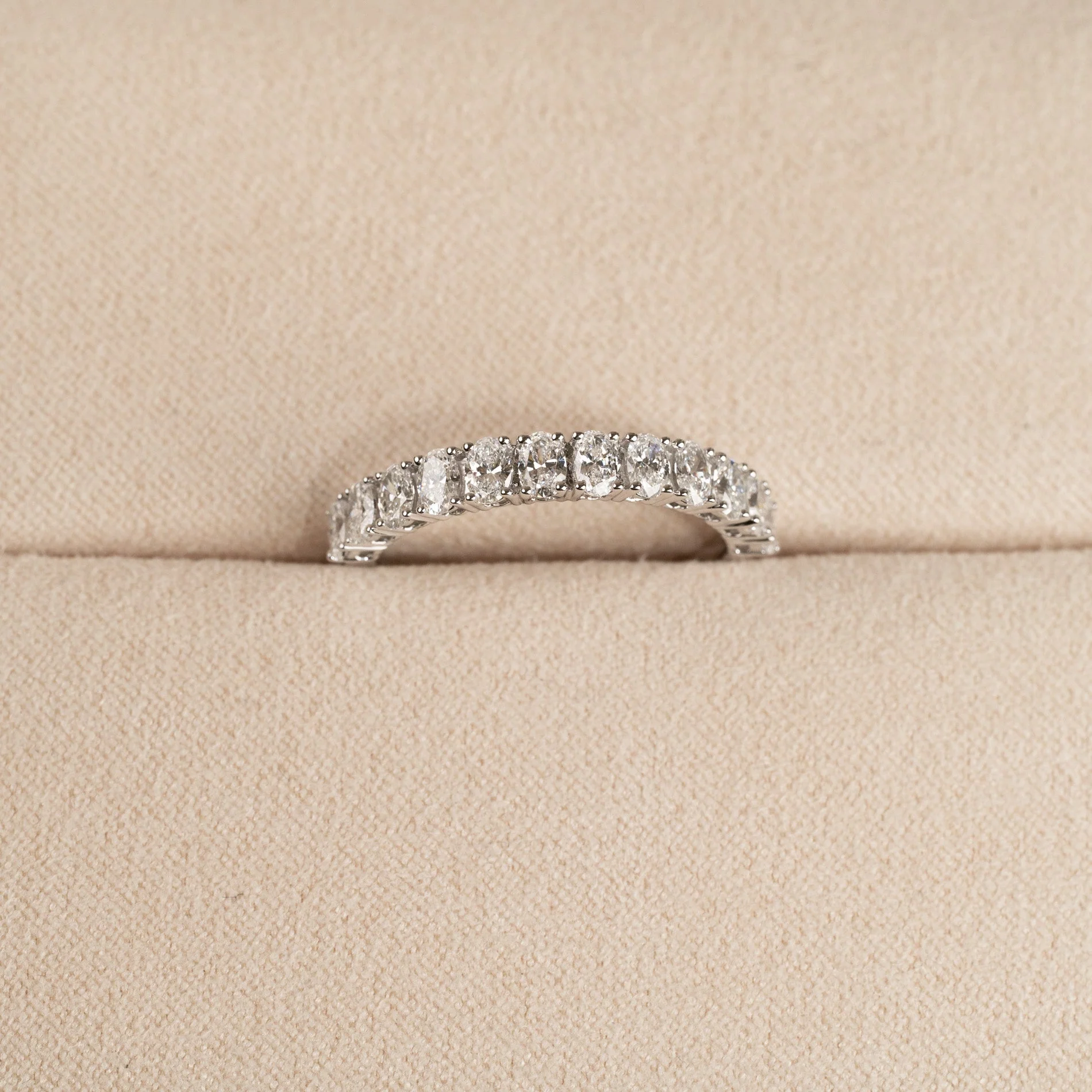 BASKET-SET OVAL-CUT ALLIANCE DIAMOND RING - Image 8