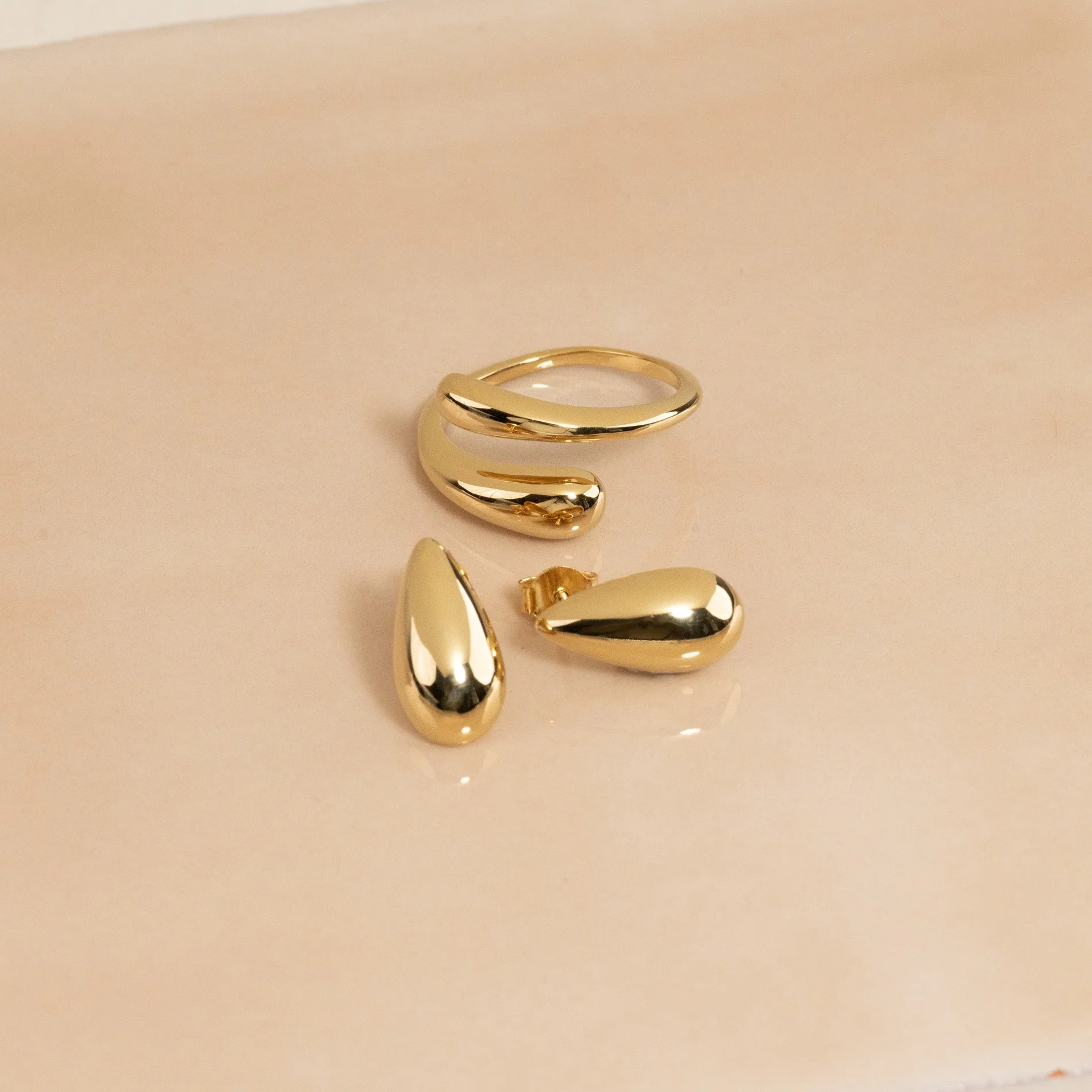 BEA GOLDEN STUD EARRING - Image 8