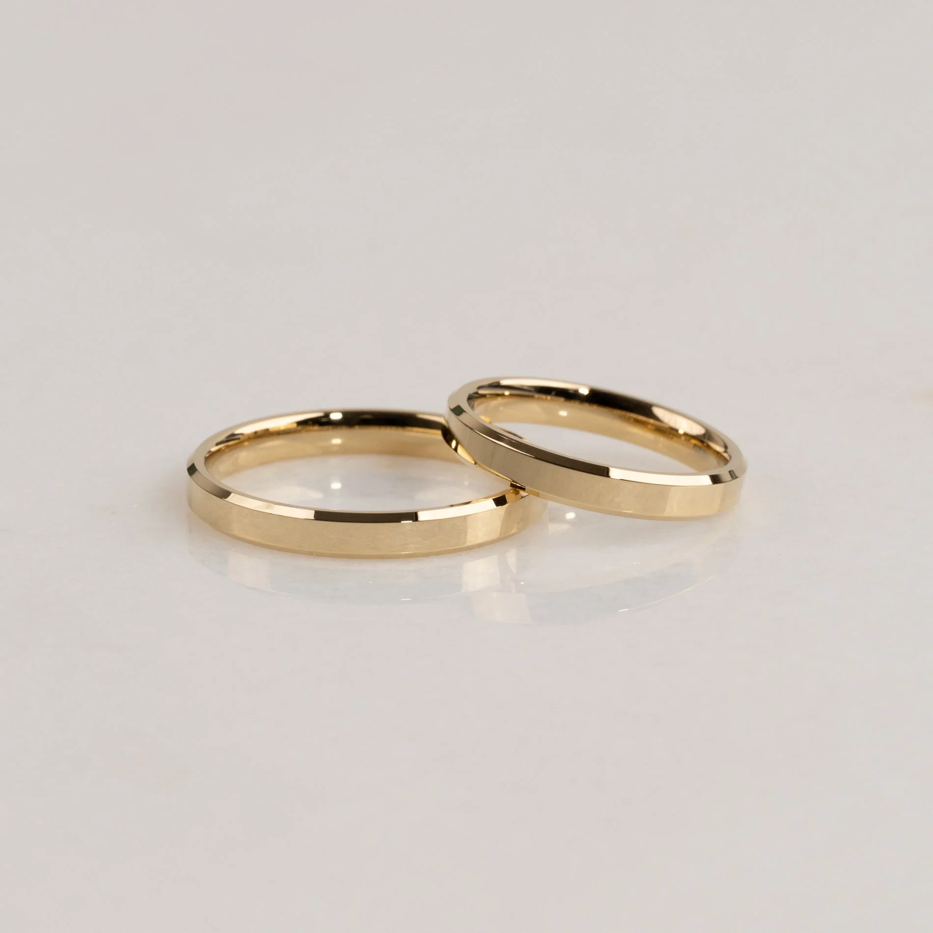 BEVELED FLAT COMFORT WEDDING BAND - 3.5mm - YG - Image 3