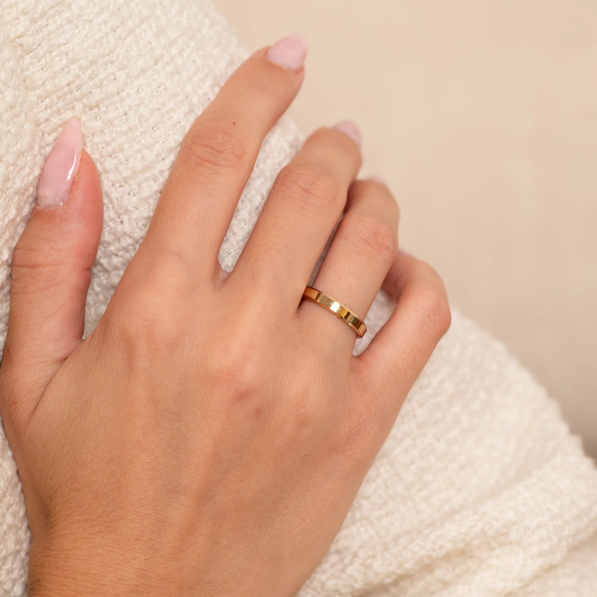 BEVELED FLAT COMFORT WEDDING BAND - 3.5mm - YG - Image 5