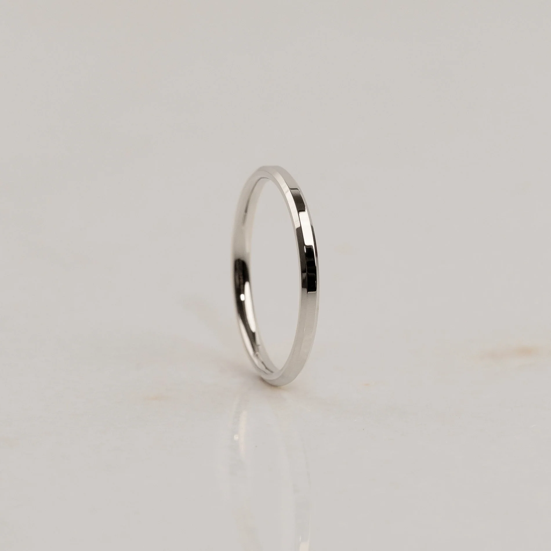 BEVELED FLAT COMFORT WEDDING BAND - WG - Image 3