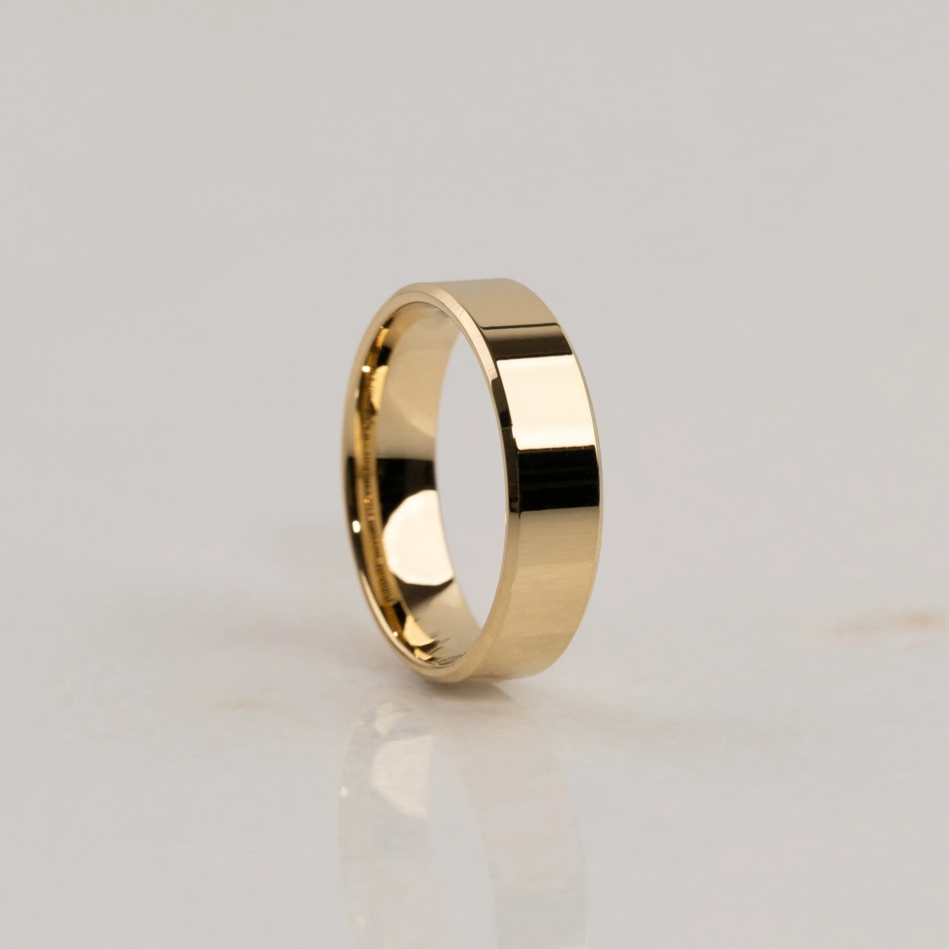 BEVELED FLAT COMFORT WEDDING BAND - YG - Image 7