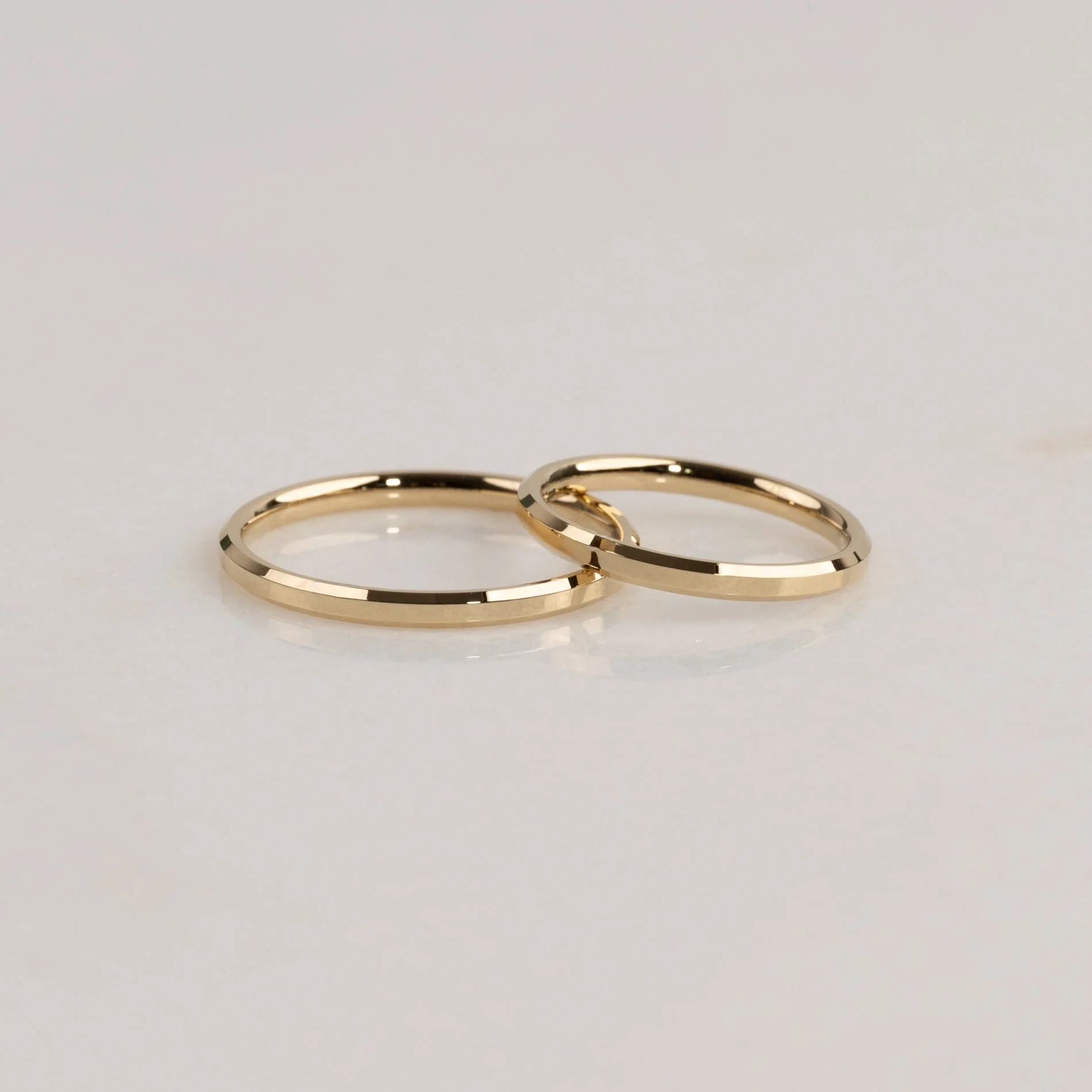 BEVELED FLAT COMFORT WEDDING BAND - YG - Image 9