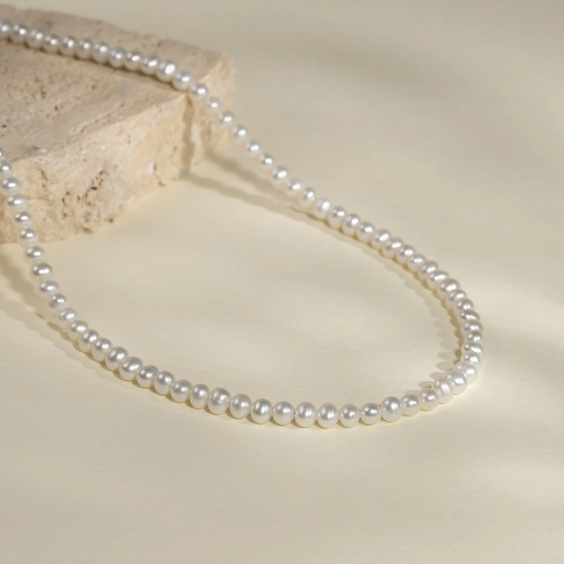 BLAKE PEARL GOLDEN NECKLACE