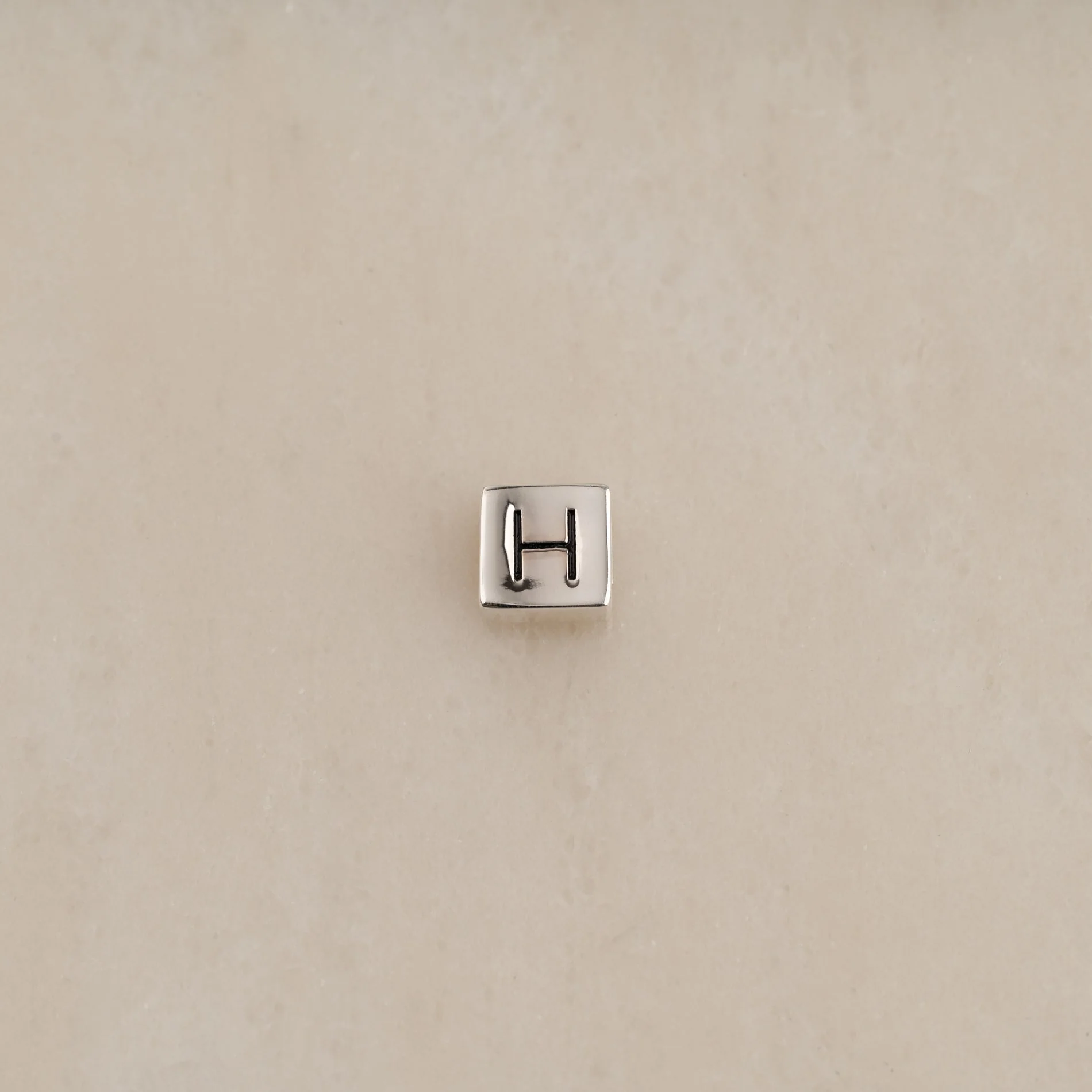 BOX LETTER SILVER PENDANT - Image 10