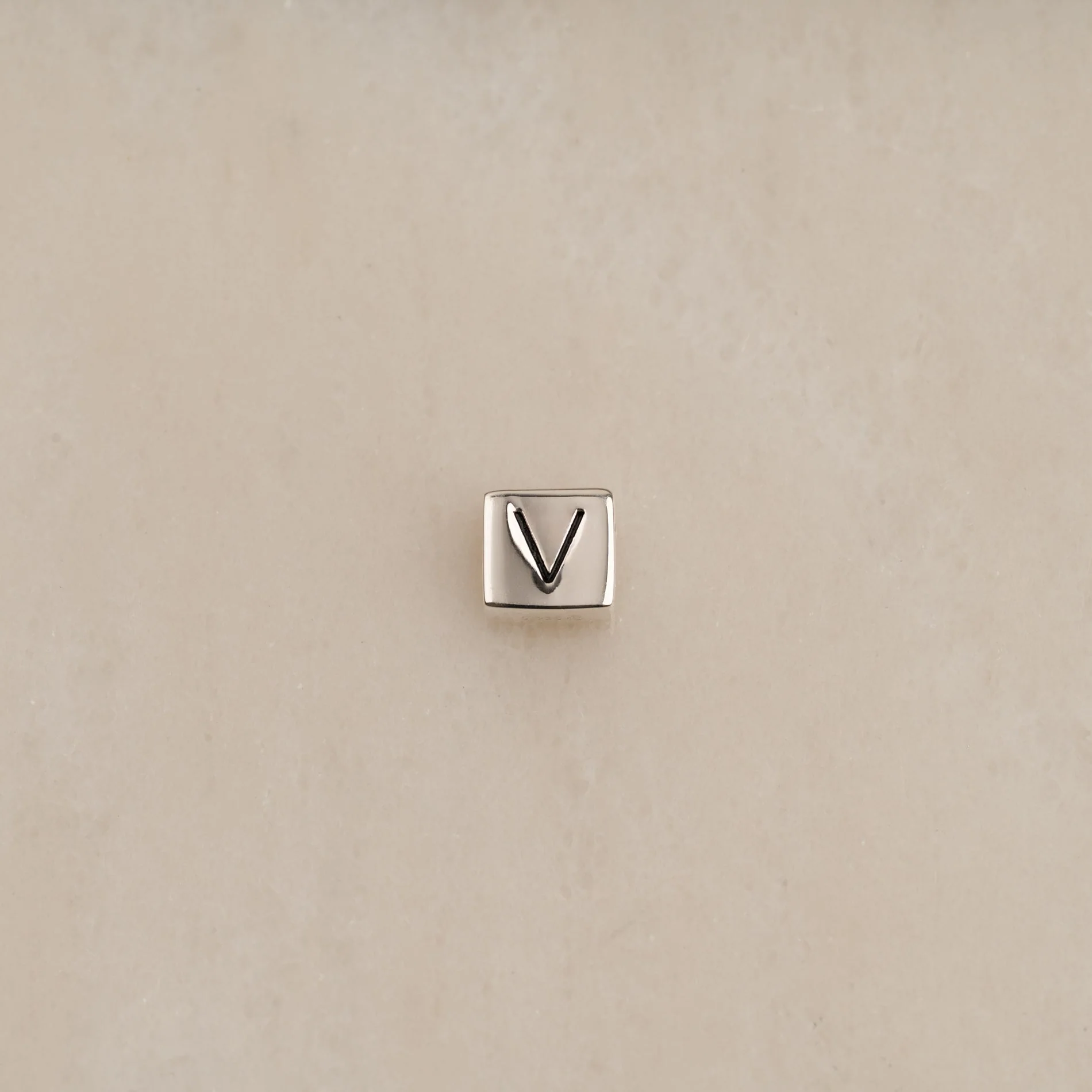 BOX LETTER SILVER PENDANT - Image 23
