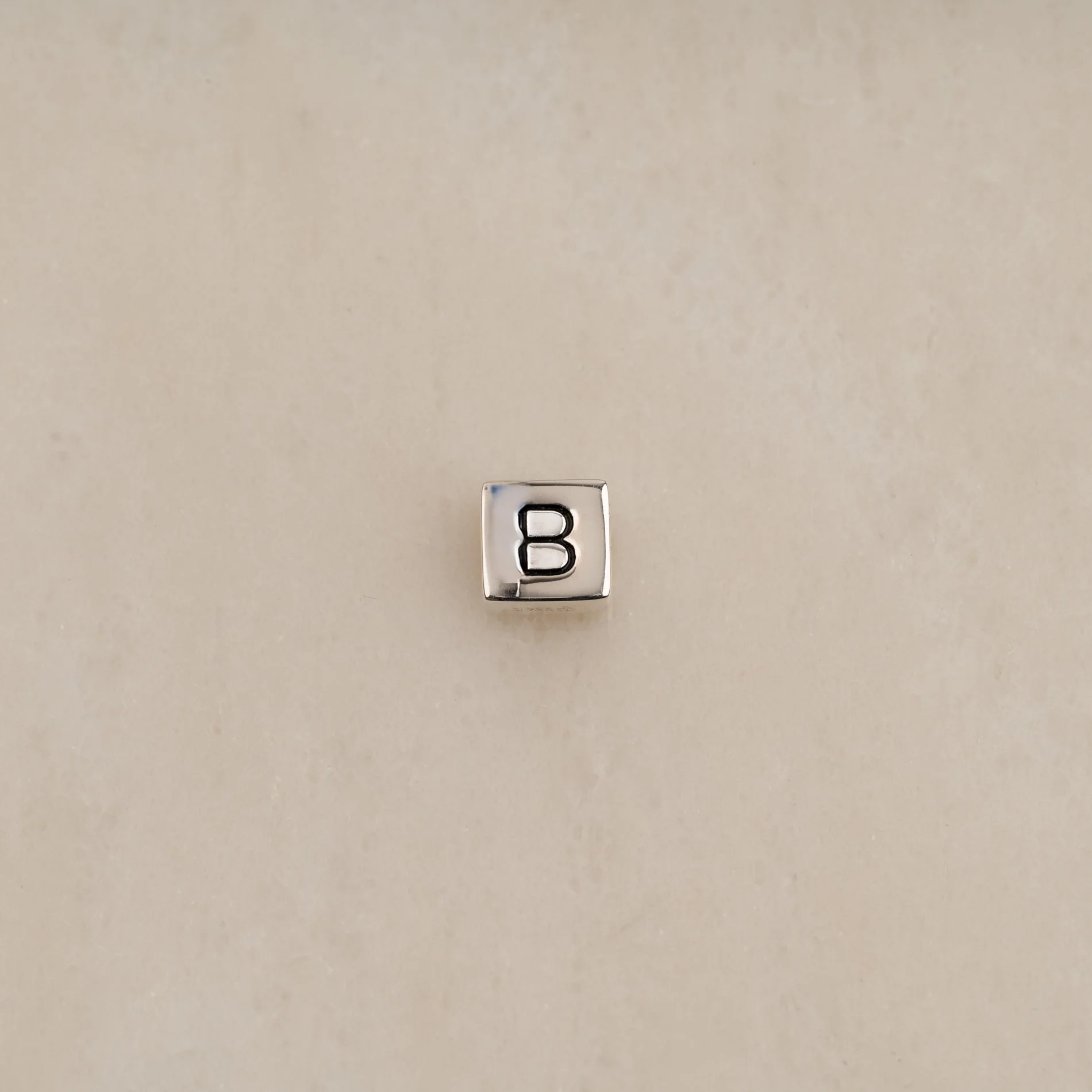 BOX LETTER SILVER PENDANT - Image 4