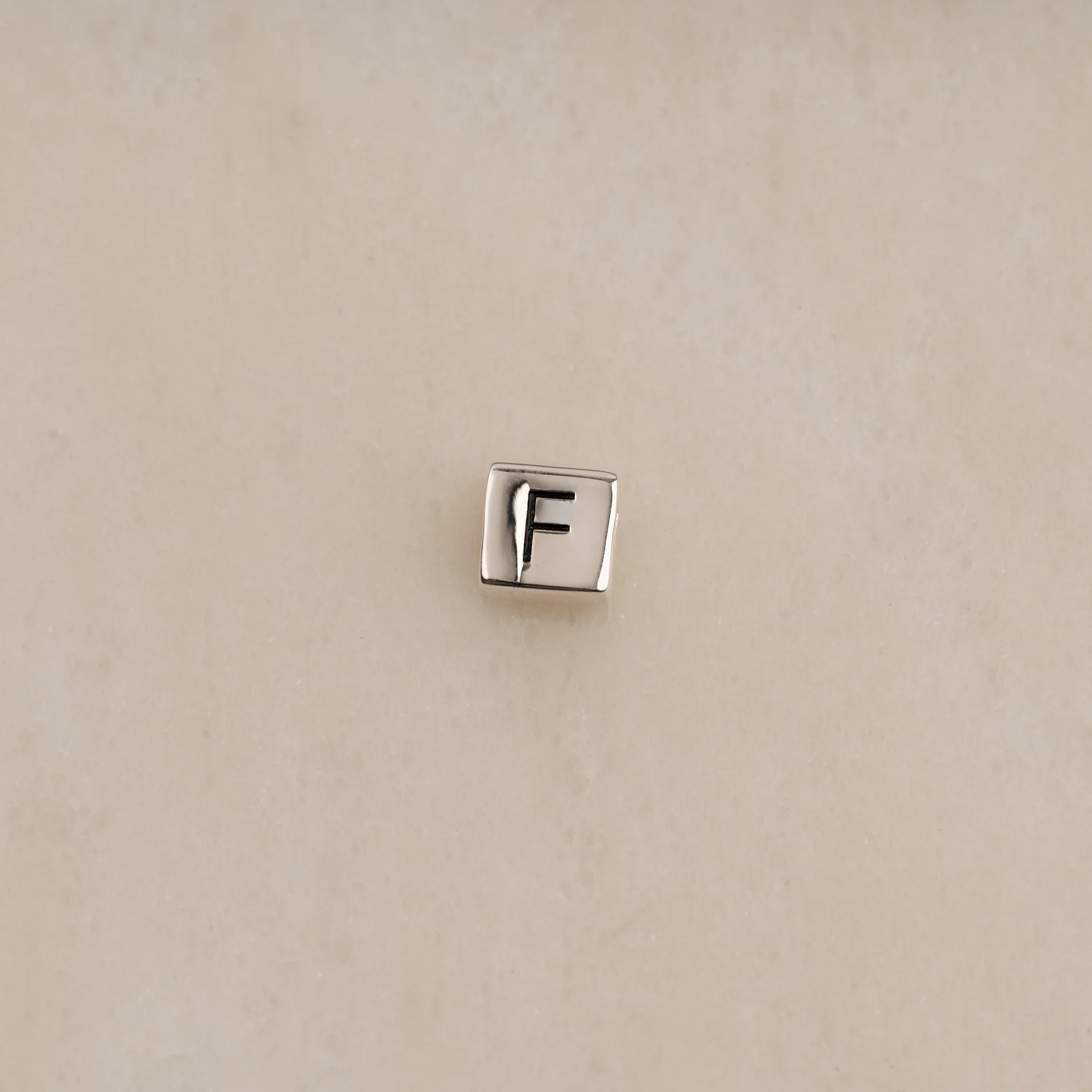 BOX LETTER SILVER PENDANT - Image 8