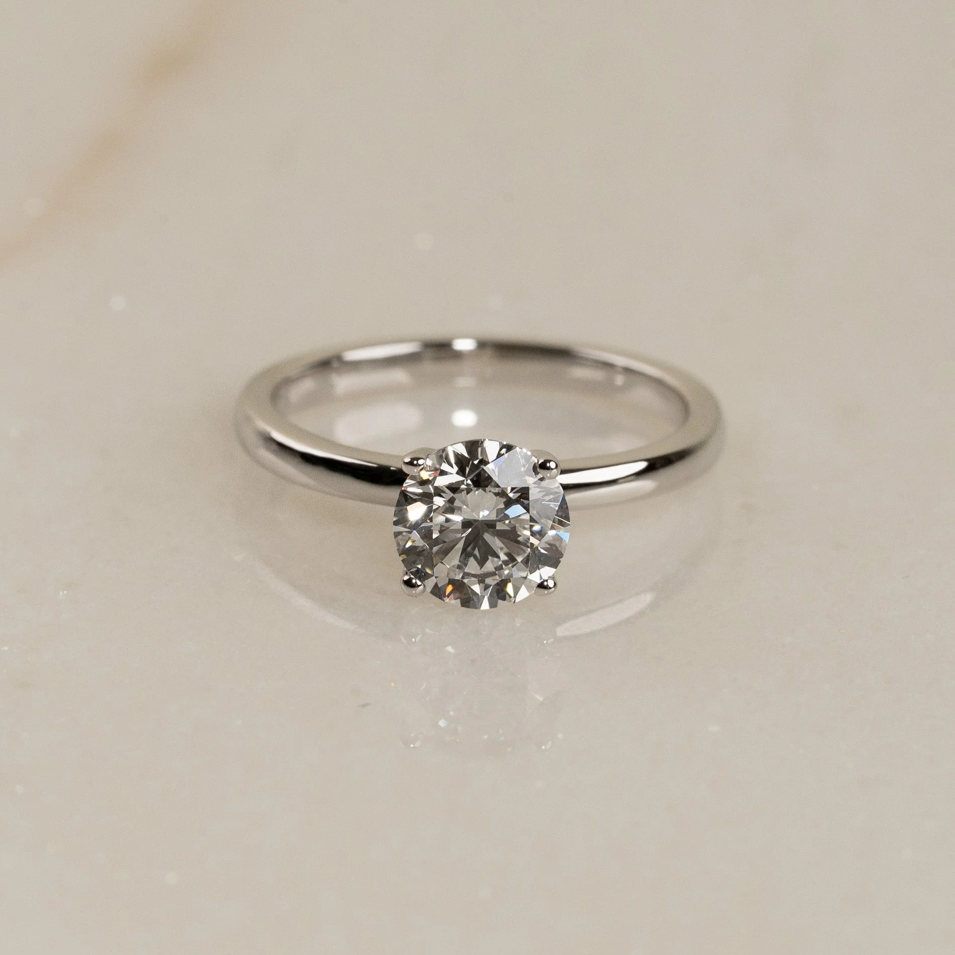 BRILLANT-CUT SOLITAIRE LAB-DIAMOND RING - 1.5ct - Image 4