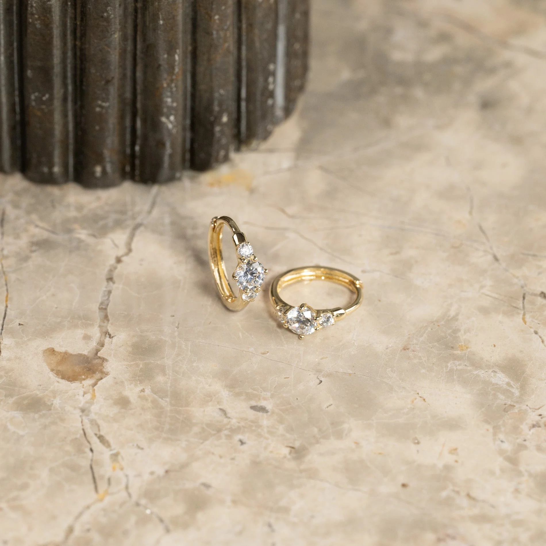 CASSIE CRYSTAL SOLID GOLD EARRING