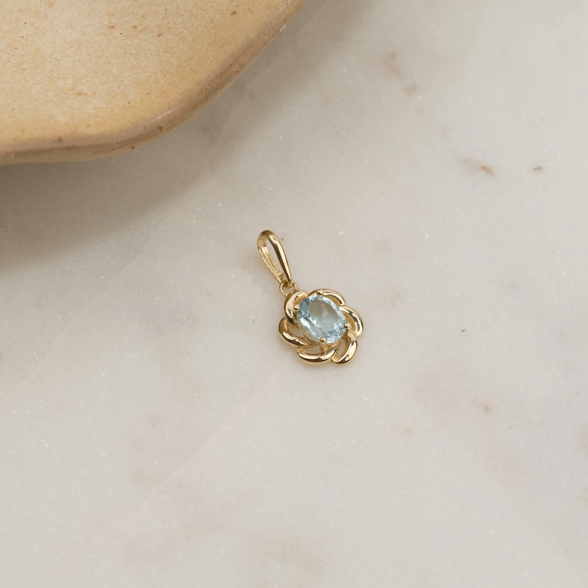 CILLE BLUE TOPAZ SOLID GOLD PENDANT