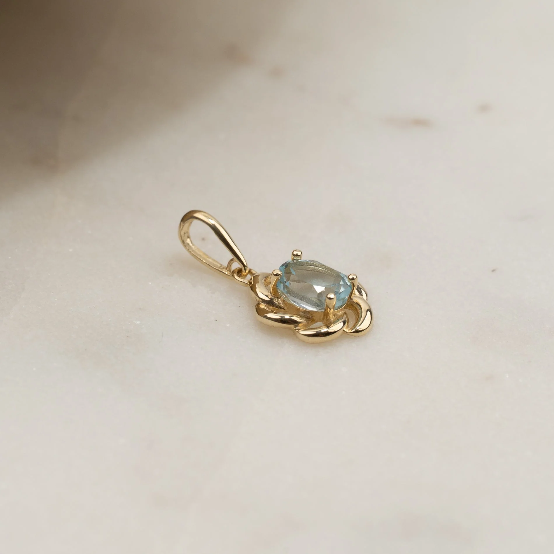 CILLE BLUE TOPAZ SOLID GOLD PENDANT - Image 2
