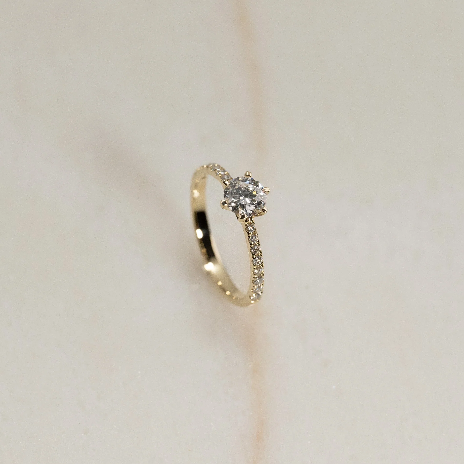 CLASSIC 6-PRONG ALLIANCE LAB-DIAMOND RING - 0.9ct - YG