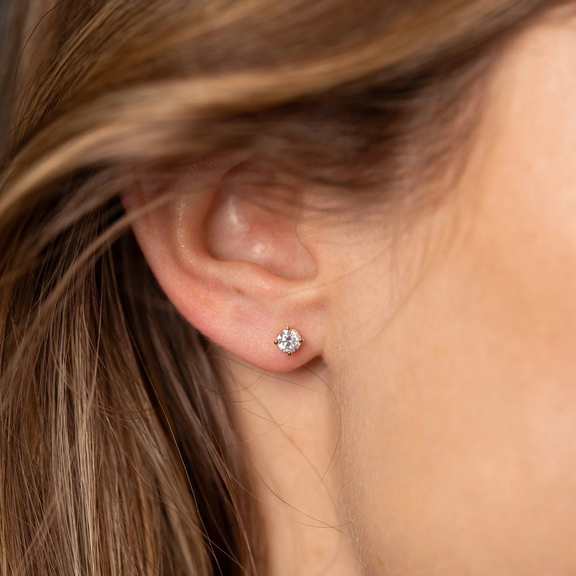 CLASSIC SOLITAIRE LAB-DIAMOND STUD EARRING - 0.5ct - YG - Image 2