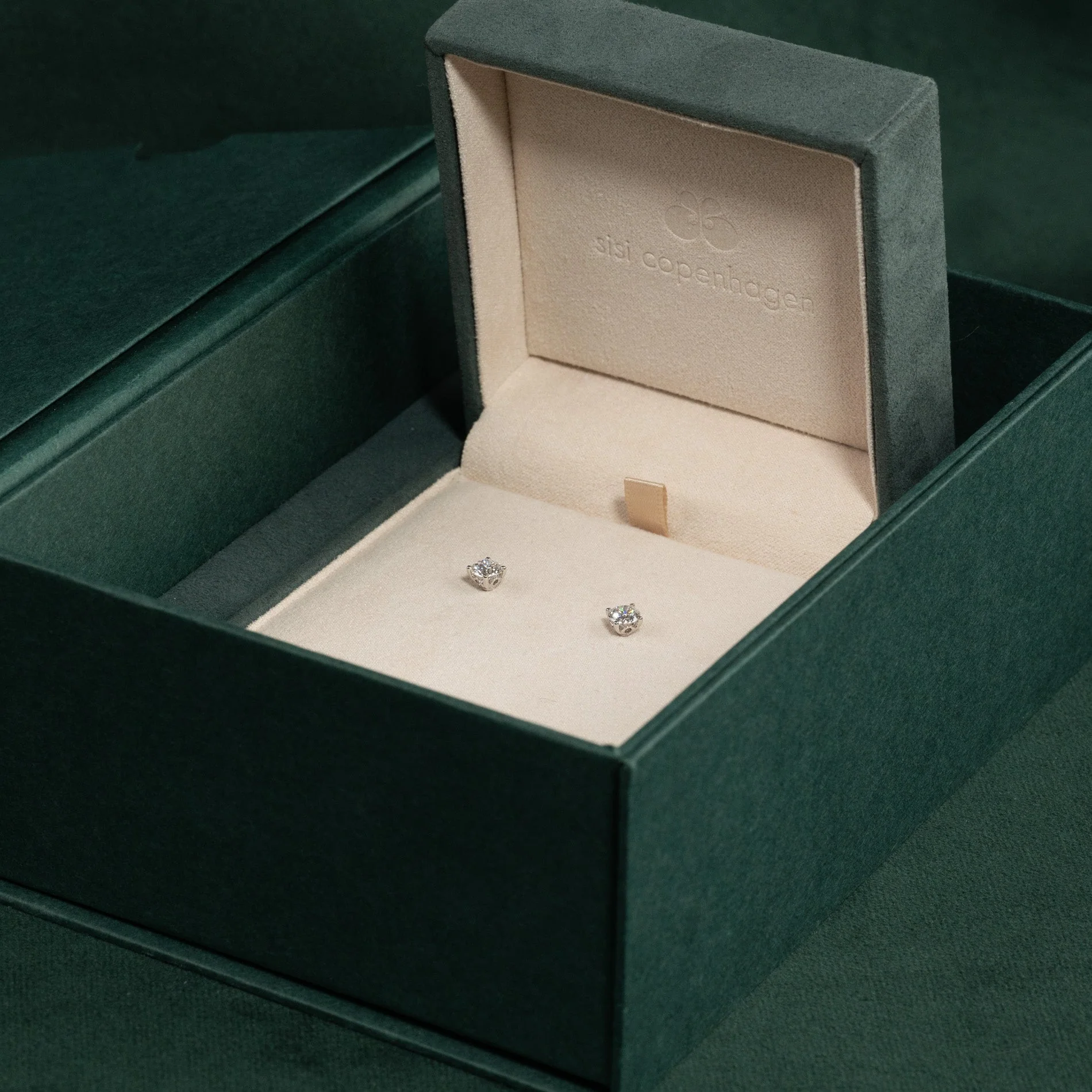 CLASSIC SOLITAIRE LAB-DIAMOND STUD EARRING - 1.0ct - WG - Image 10