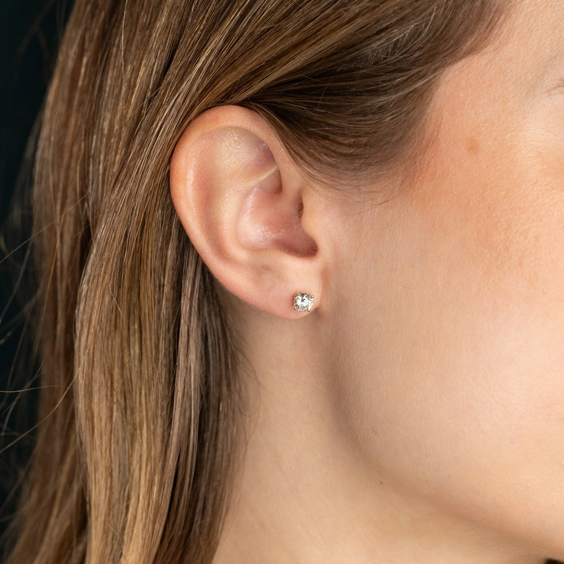 CLASSIC SOLITAIRE LAB-DIAMOND STUD EARRING - 1.0ct - YG - Image 4