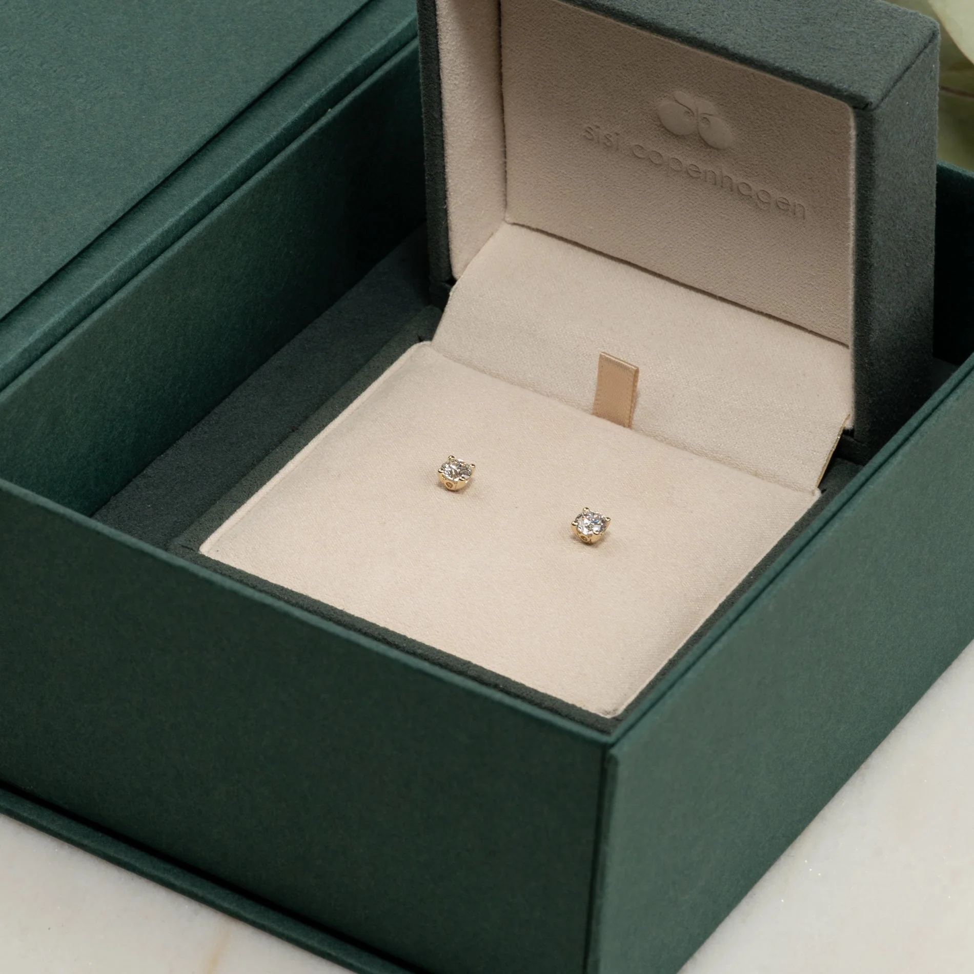 CLASSIC SOLITAIRE LAB-DIAMOND STUD EARRING - 1.0ct - YG - Image 9