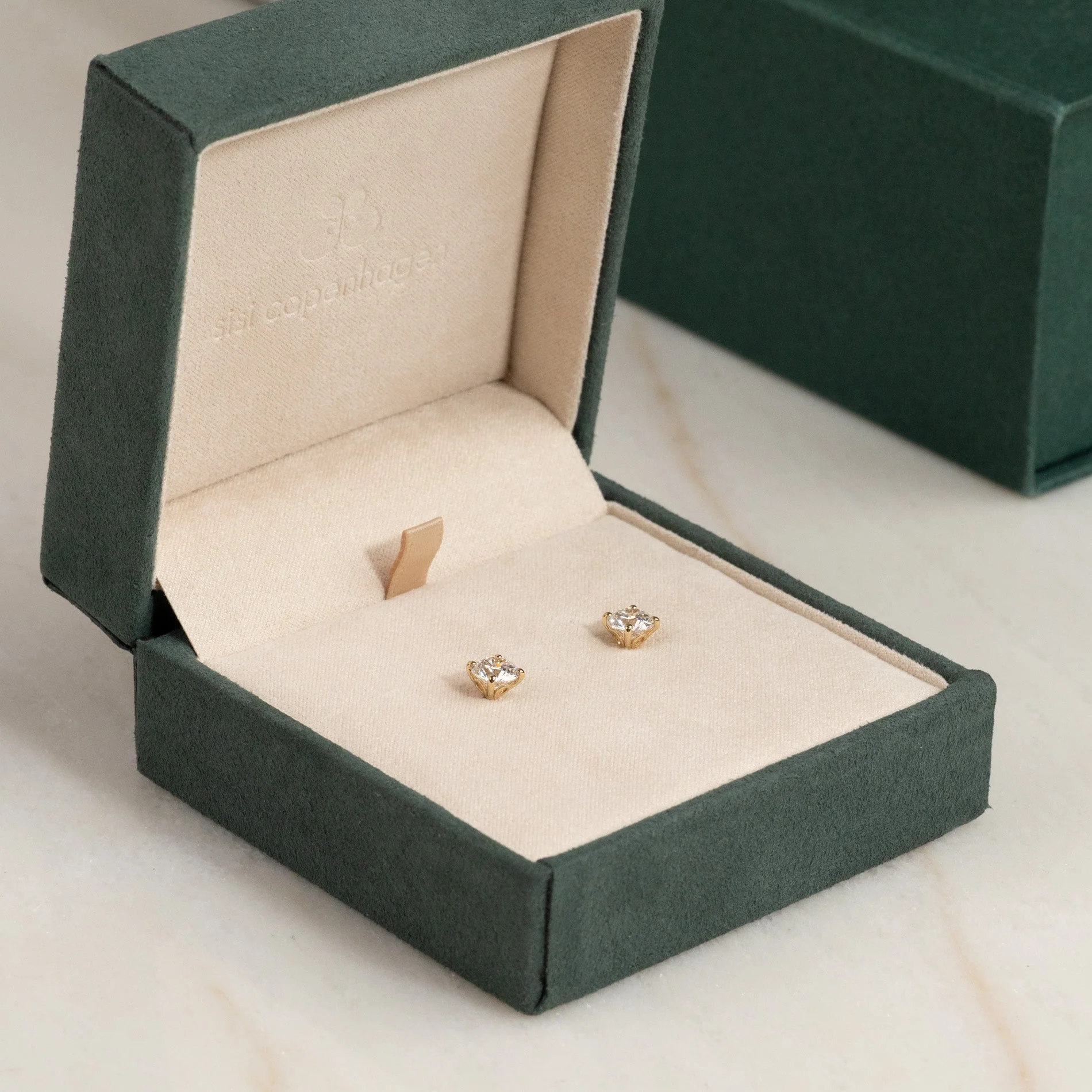 CLASSIC SOLITAIRE LAB-DIAMOND STUD EARRING - 2.0ct - YG - Image 7