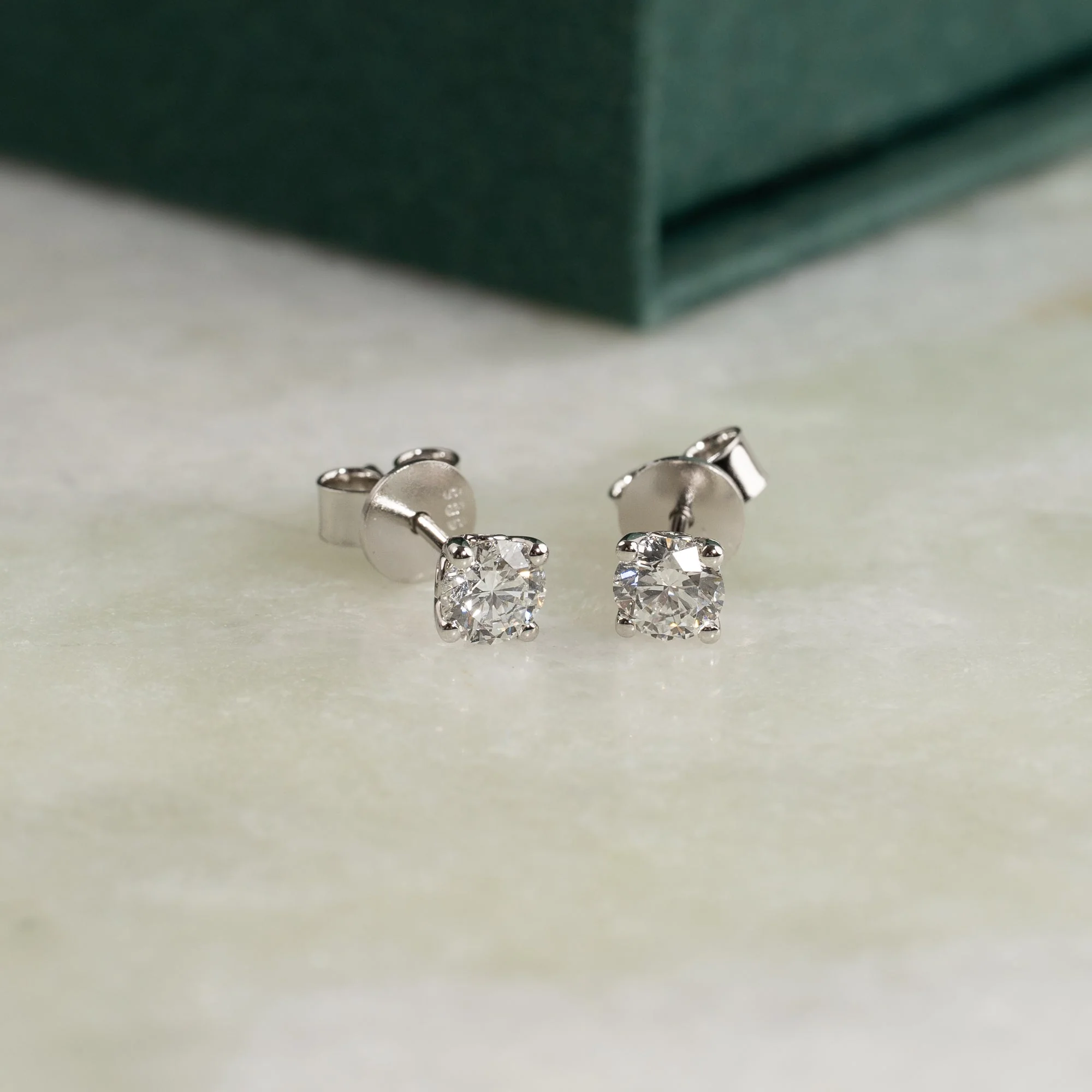 CLASSIC SOLITAIRE LAB-DIAMOND STUD EARRING - 0.8ct - WG