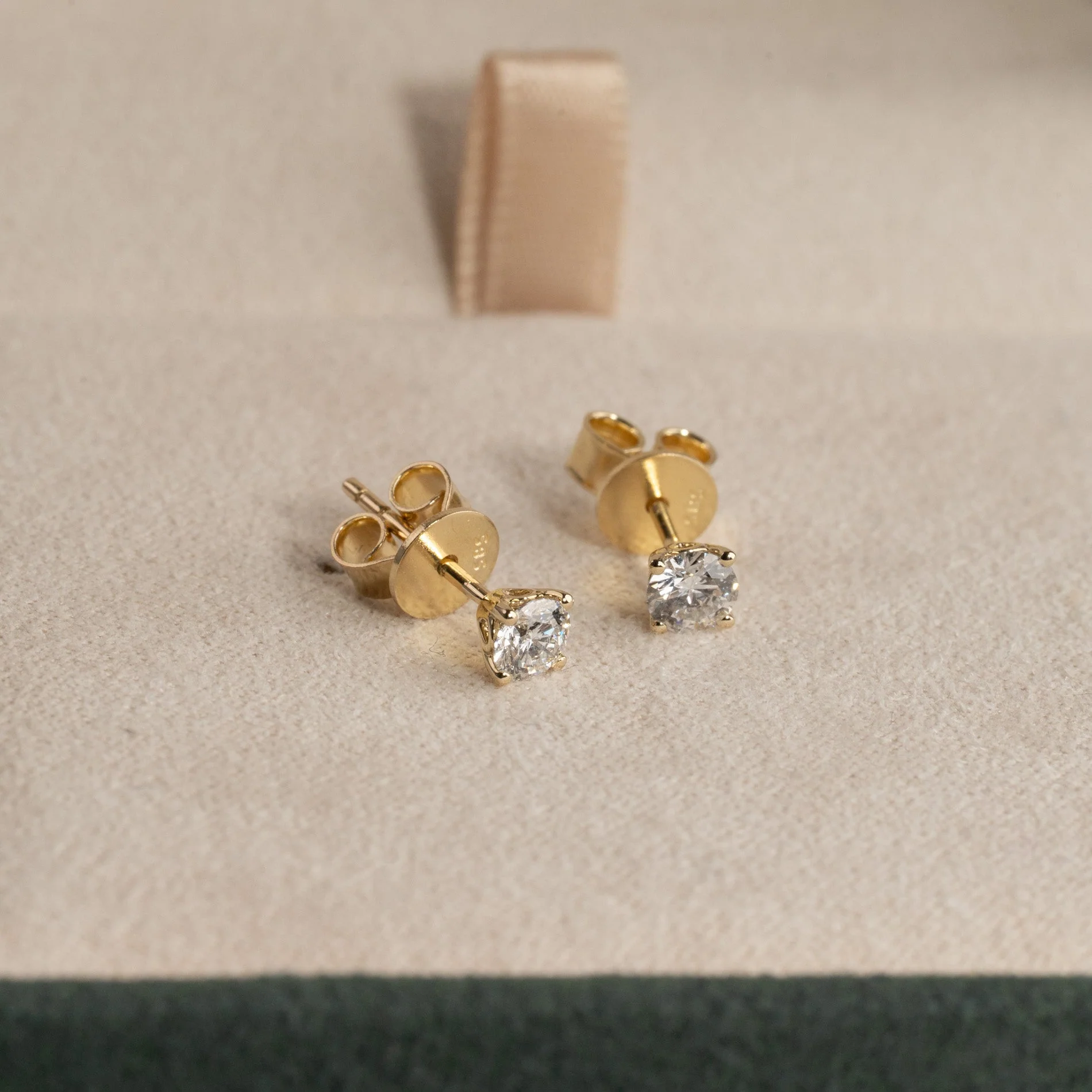 CLASSIC SOLITAIRE LAB-DIAMOND STUD EARRING - 0.5ct - YG