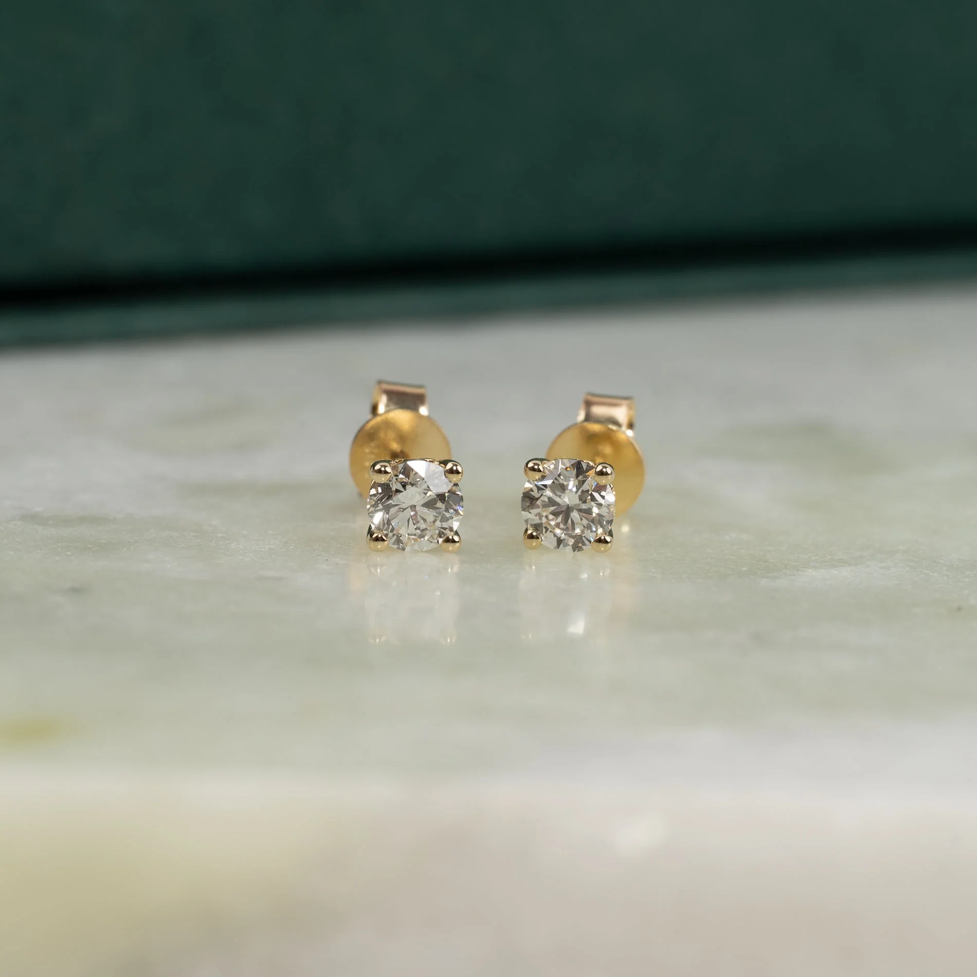 CLASSIC SOLITAIRE DIAMOND STUD EARRING - Image 7