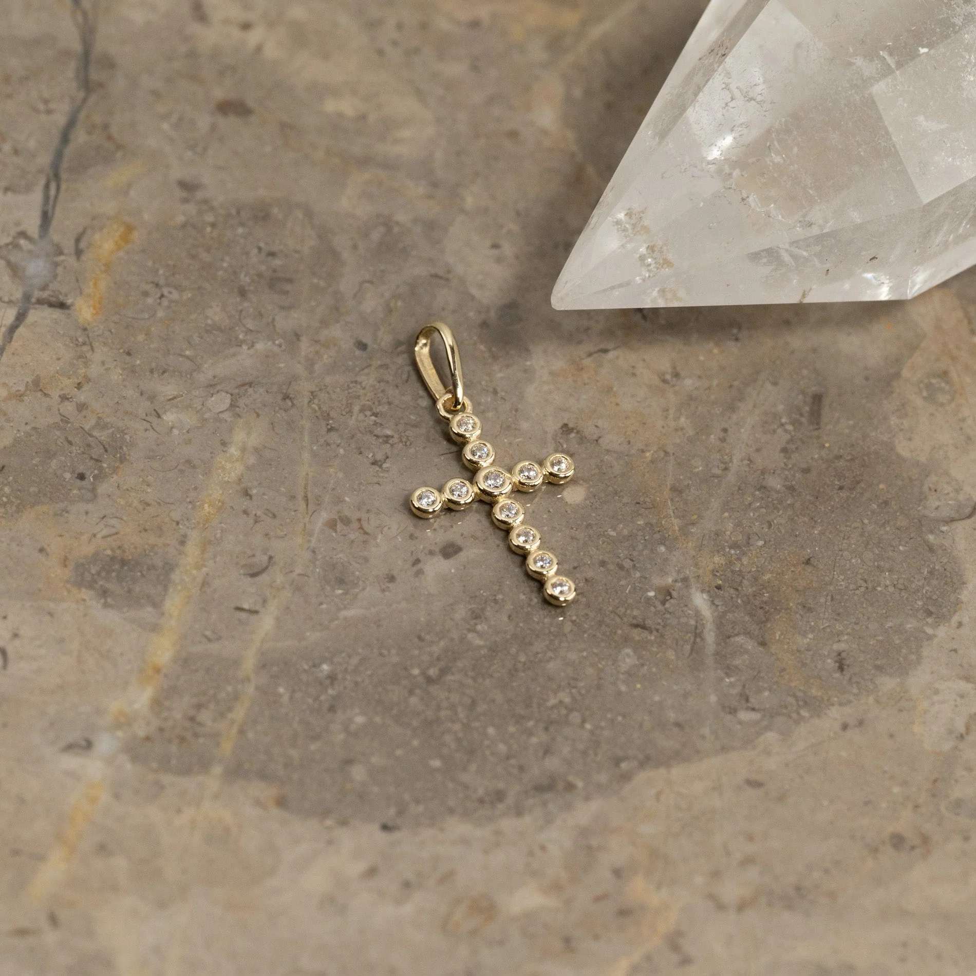 CRYSTAL CROSS SOLID GOLD PENDANT