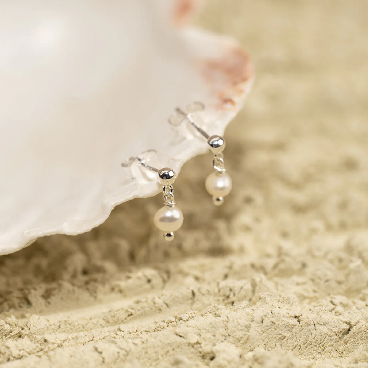DARIA PEARL SILVER EARRING