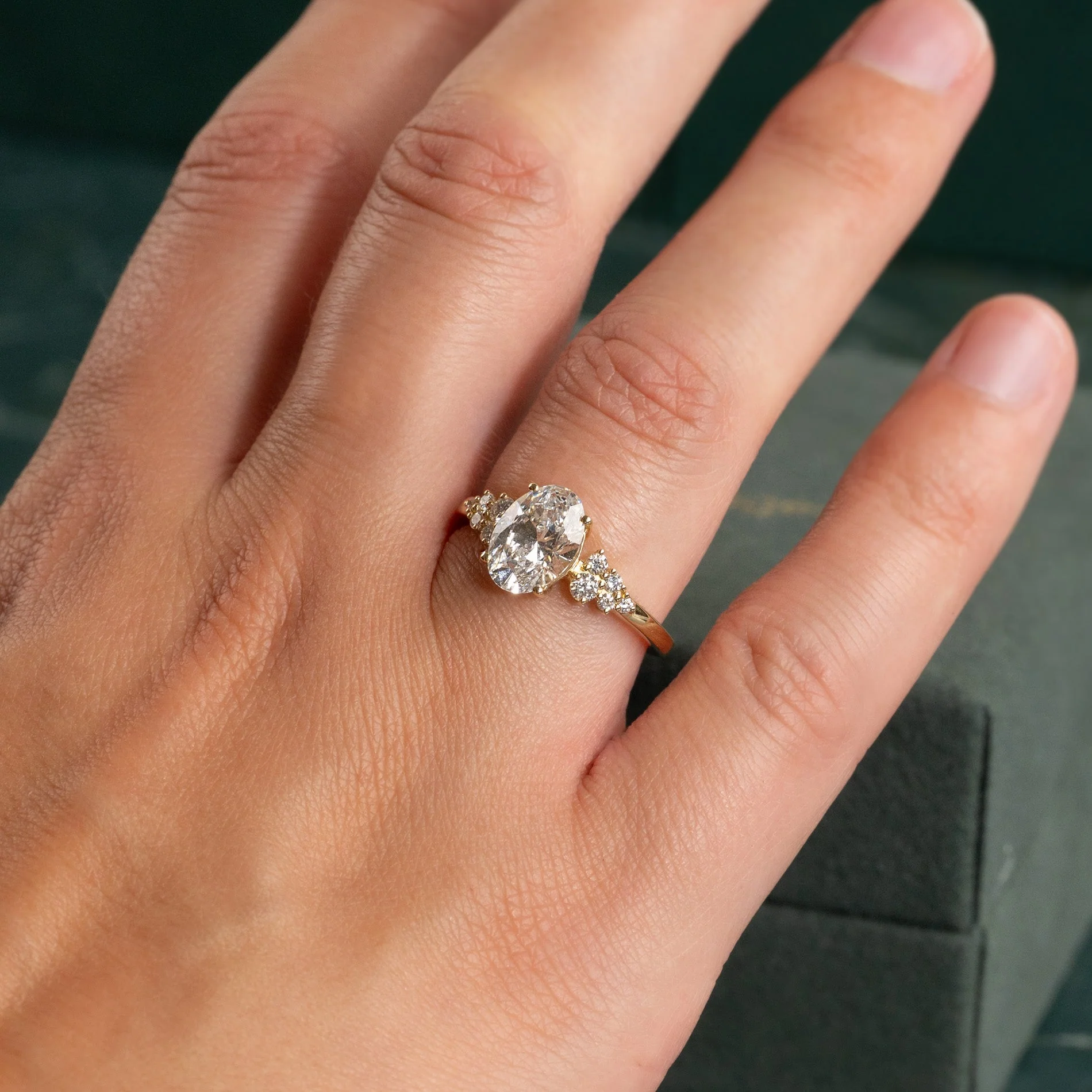 DELICATE CLUSTER OVAL-CUT DIAMOND RING - Image 12