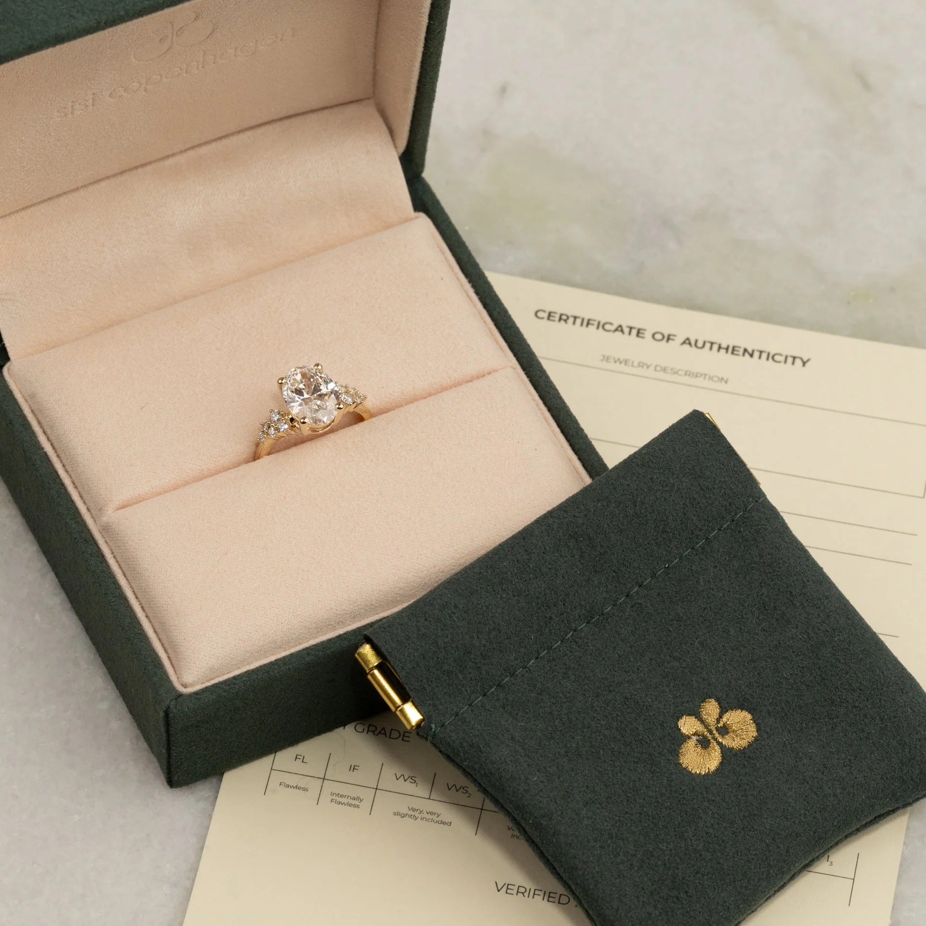 DELICATE CLUSTER OVAL-CUT LAB-DIAMOND RING - 3.25ct - YG - Image 6