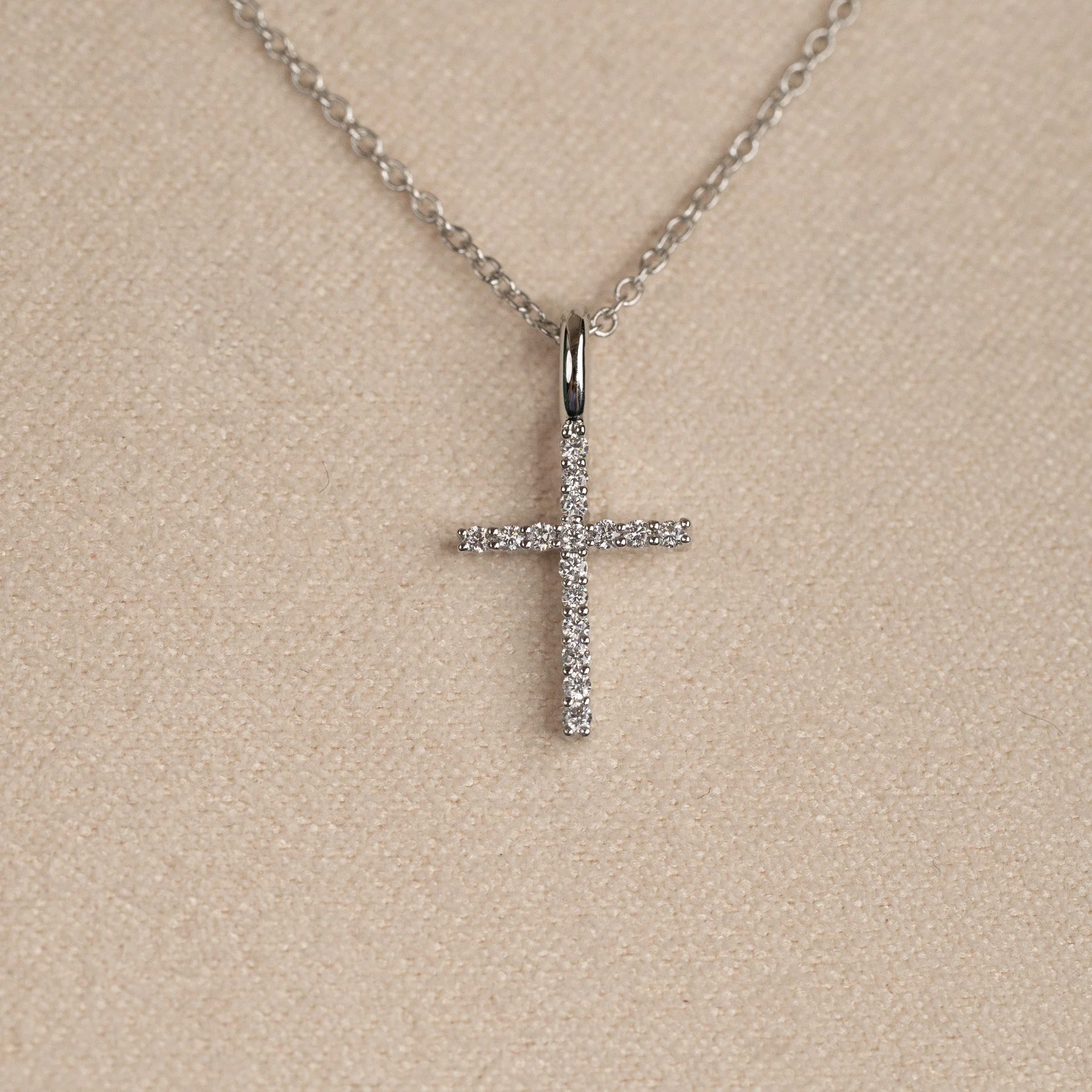 LAB-DIAMOND CROSS PENDANT- 0.08ct - WG - Image 4