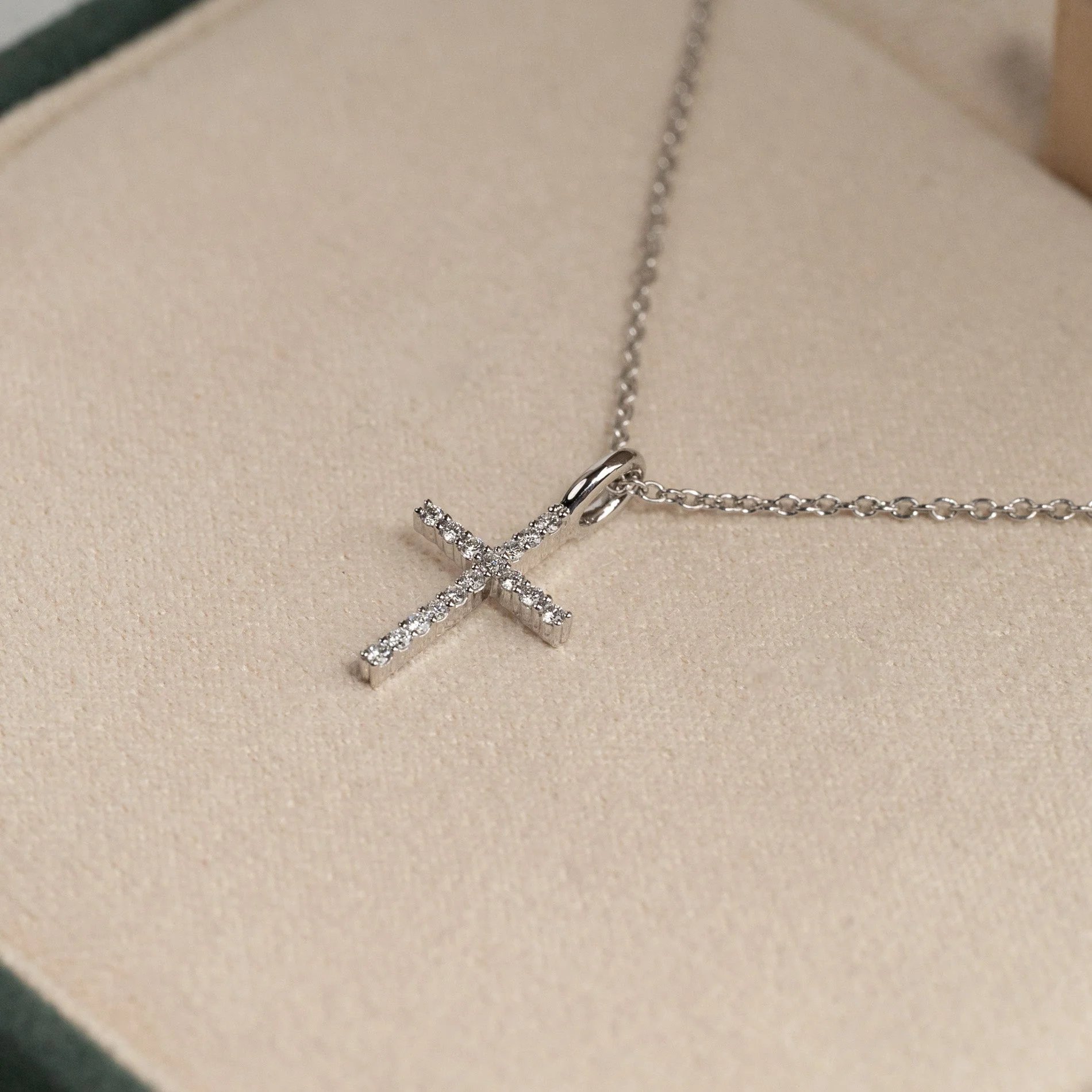 LAB-DIAMOND CROSS PENDANT- 0.08ct - WG - Image 7