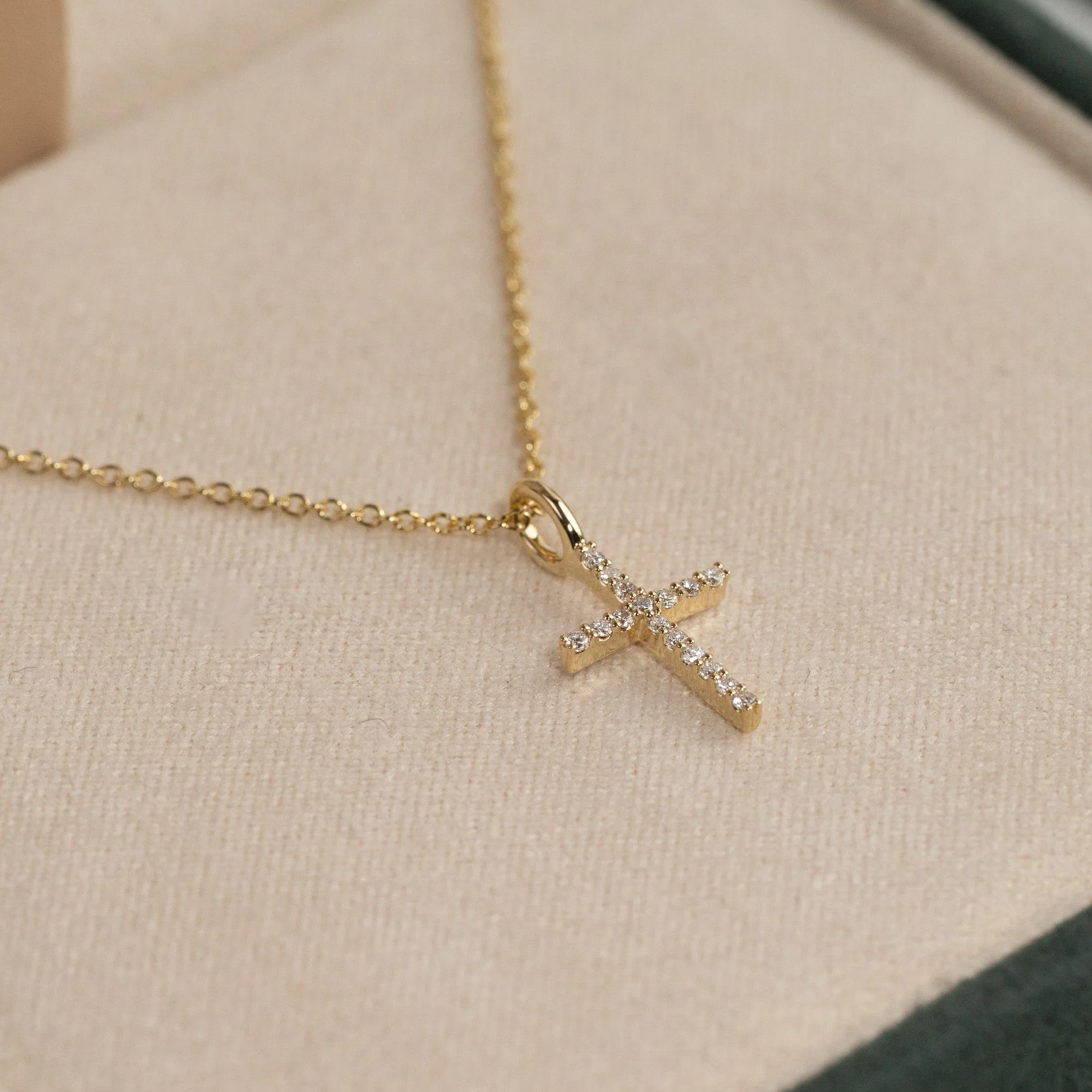 LAB-DIAMOND CROSS PENDANT- 0.08ct - YG - Image 9