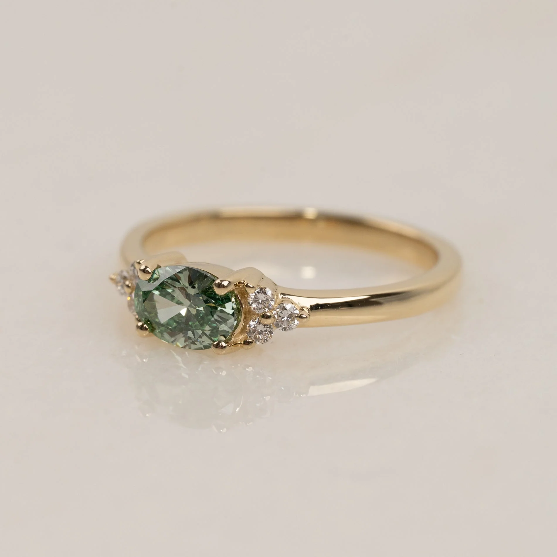 EAST TO WEST OVAL-CUT OCEAN GREEN CLUSTER LAB-DIAMOND RING - 0.65ct - Image 3