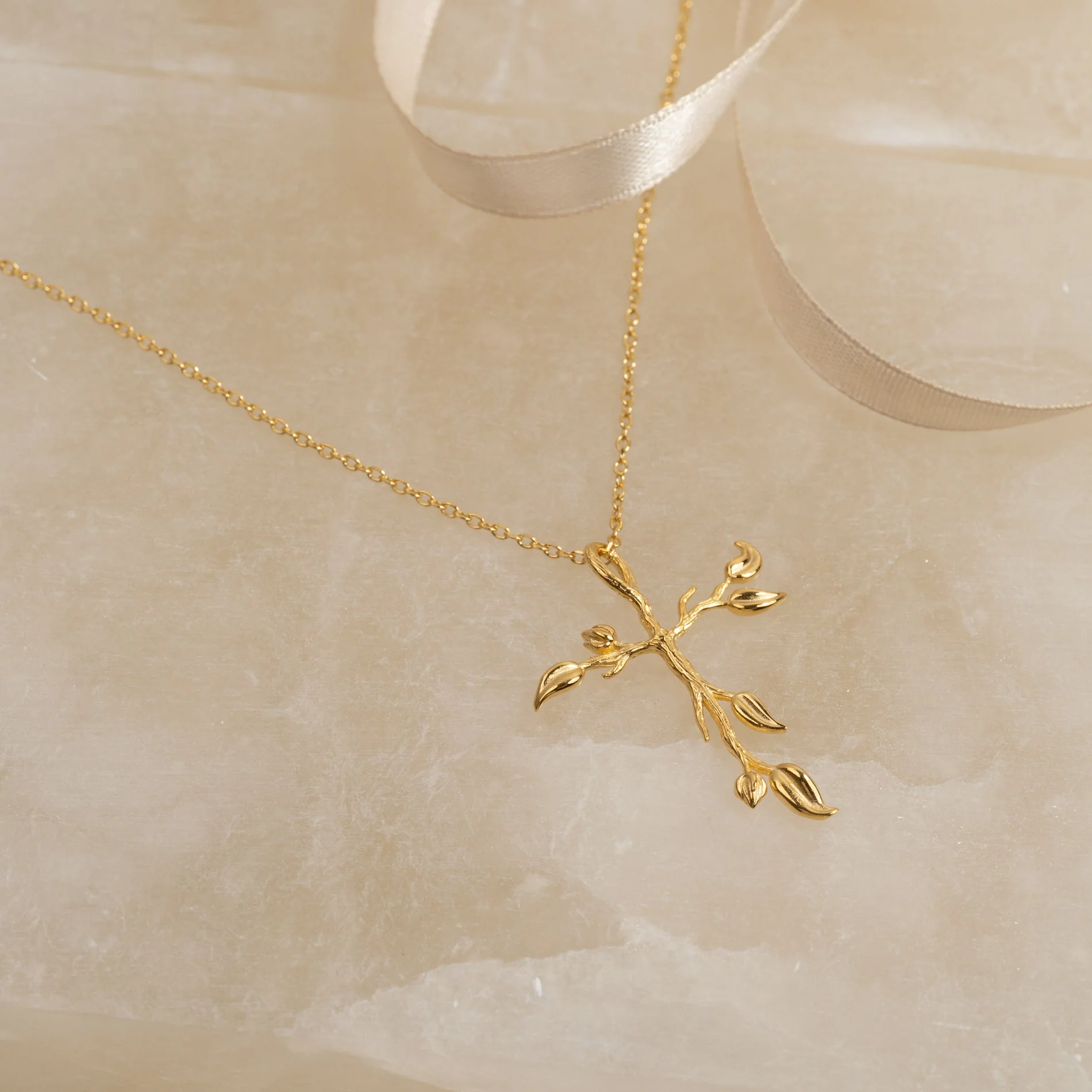 EDEN CROSS GOLDEN PENDANT - Image 3