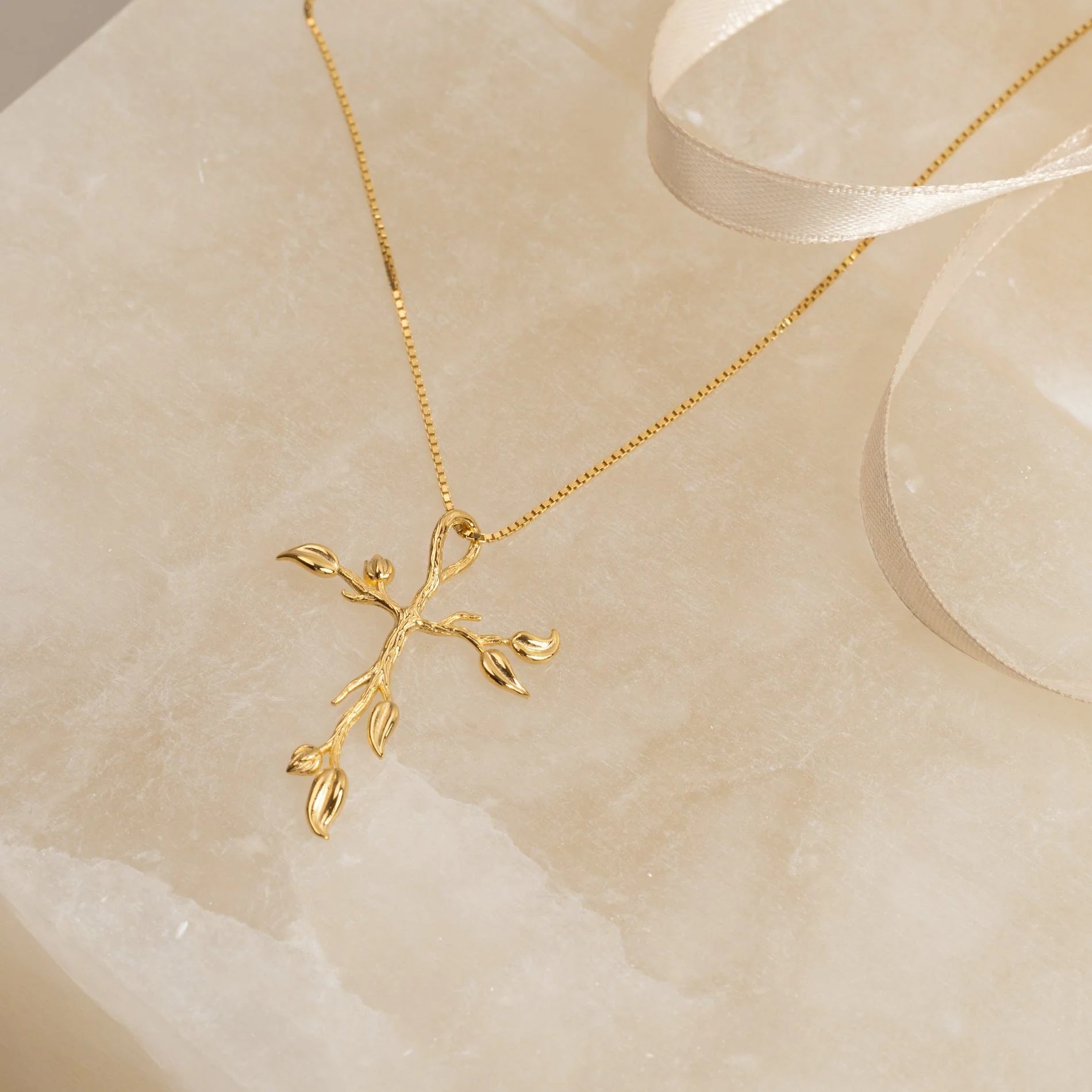 EDEN CROSS GOLDEN PENDANT - Image 4